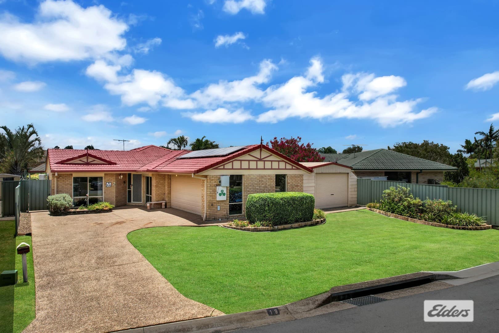 19 Lake Breeze Drive, Loganholme, Loganholme — photo 1 of 5