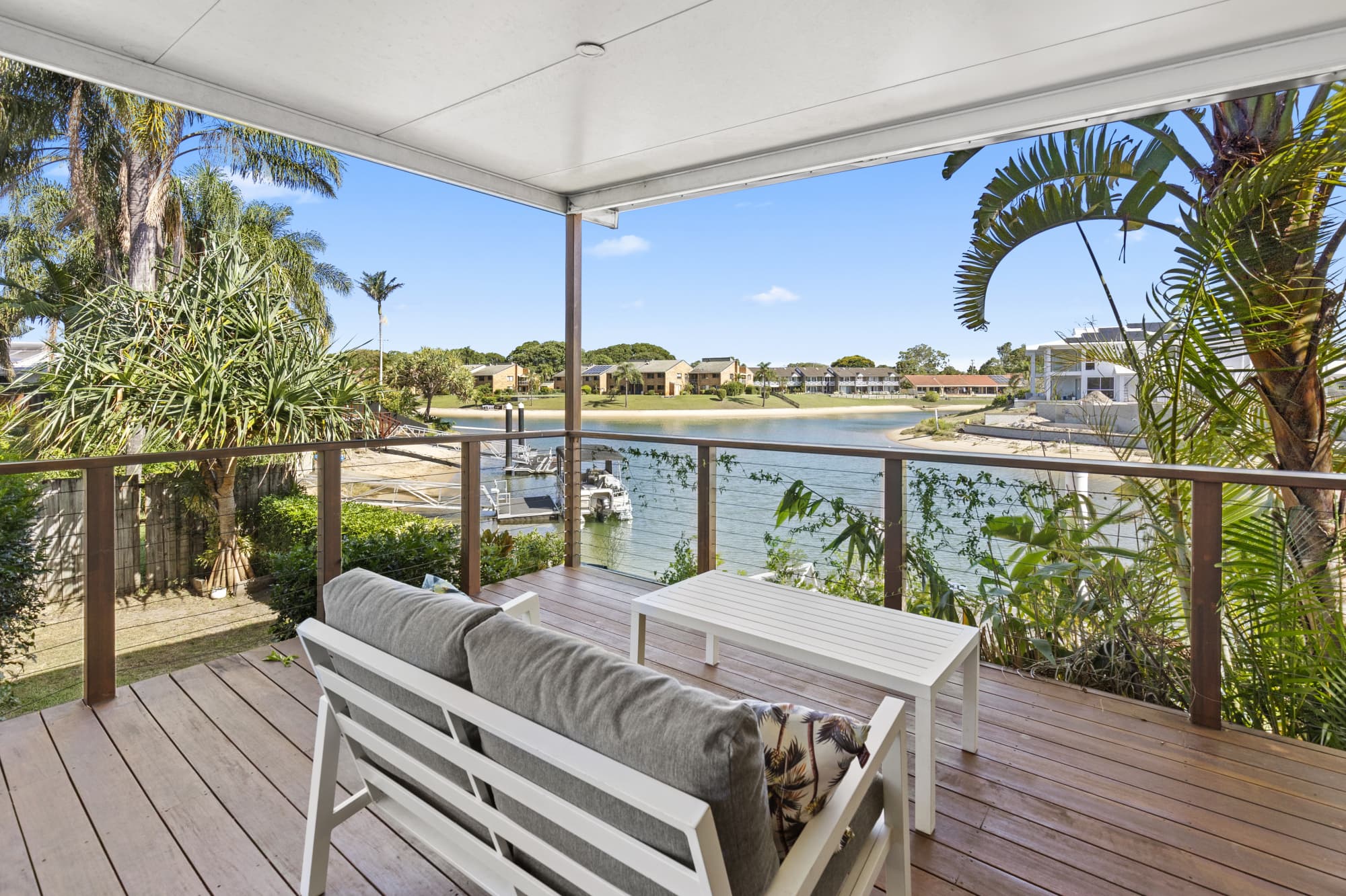94 Hooker Boulevard, Mermaid Waters — photo 1 of 5