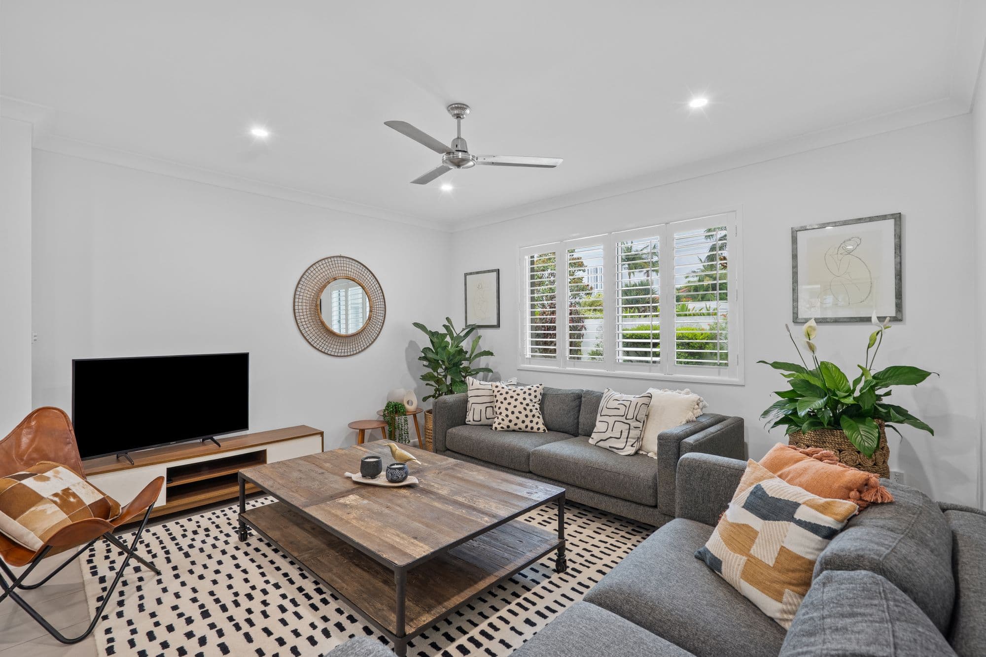 58 Savoy Drive, Broadbeach Waters, Broadbeach Waters — photo 1 of 5