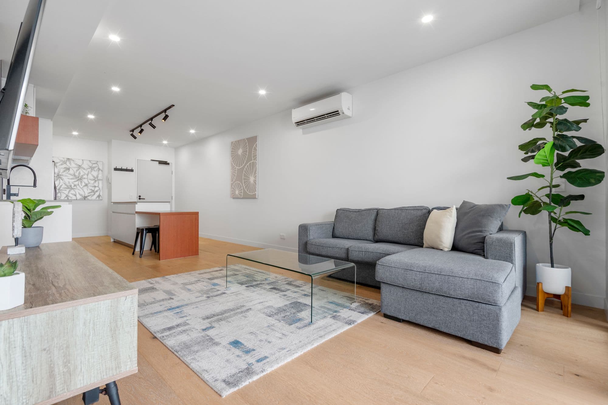 613/77 Victoria Street, West End, West End — photo 1 of 5