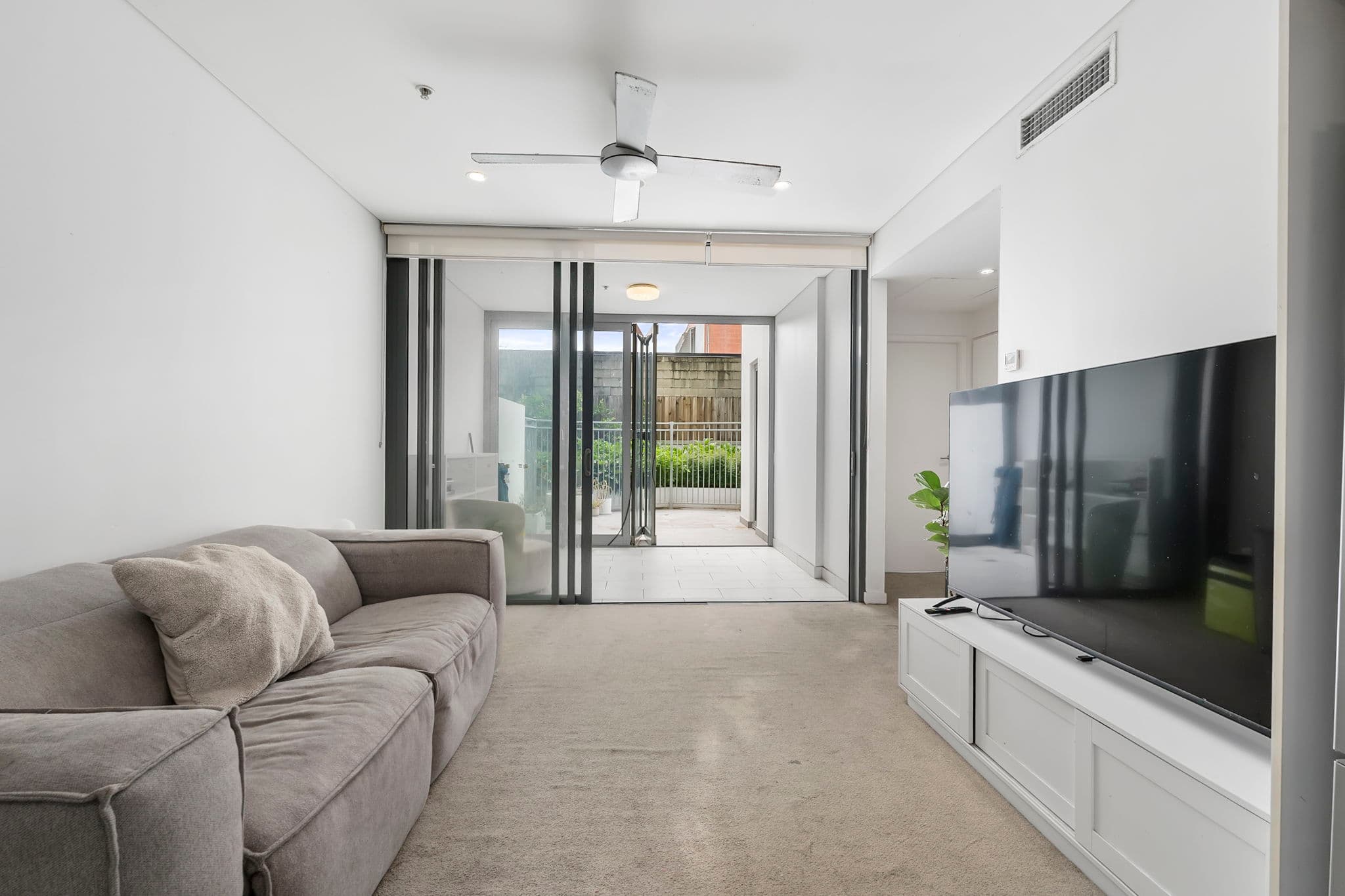 1005/16 Hamilton Place, Bowen Hills, Bowen Hills — photo 1 of 5
