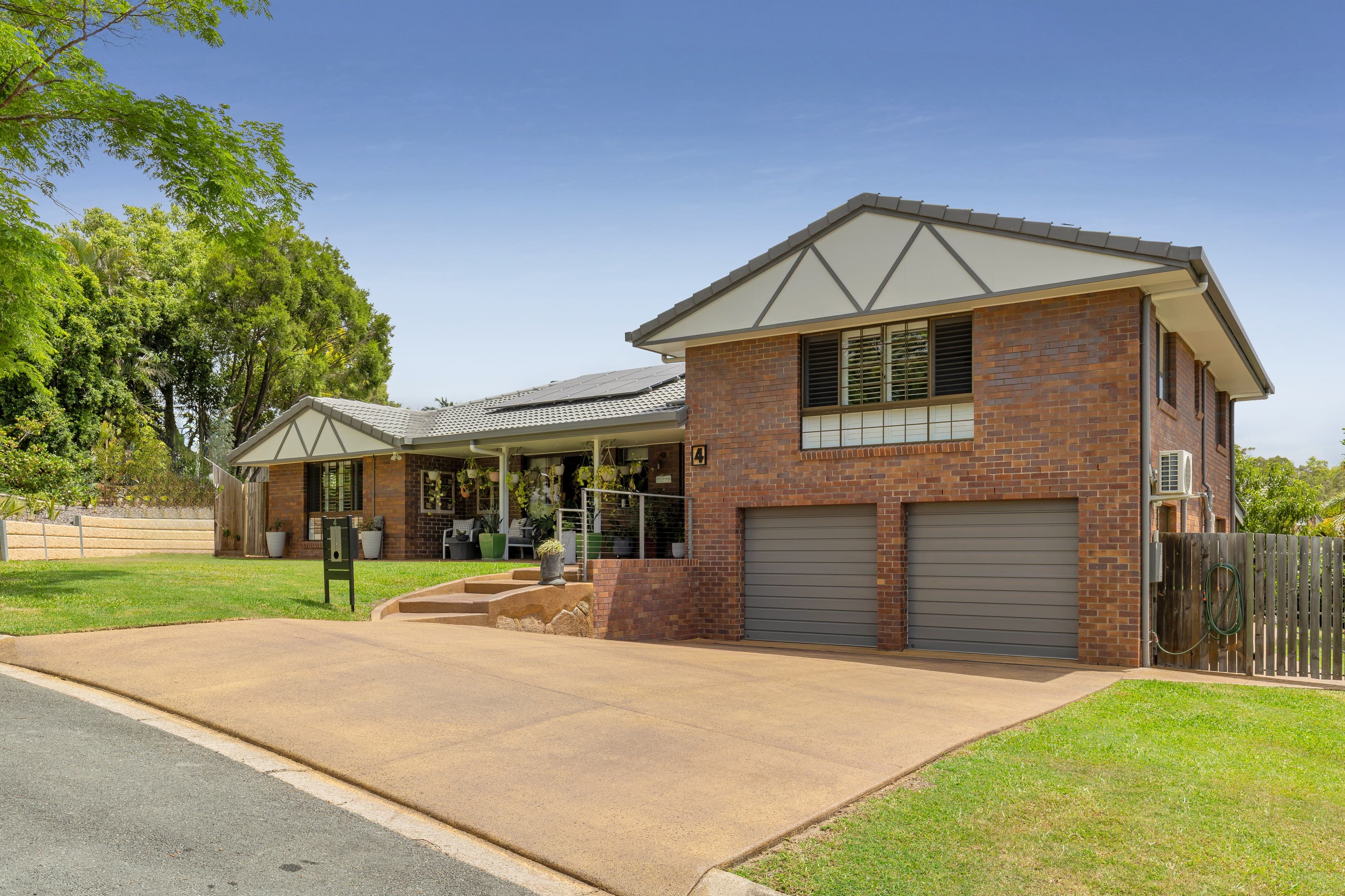 4 Alton Court, Albany Creek, Albany Creek — photo 1 of 5