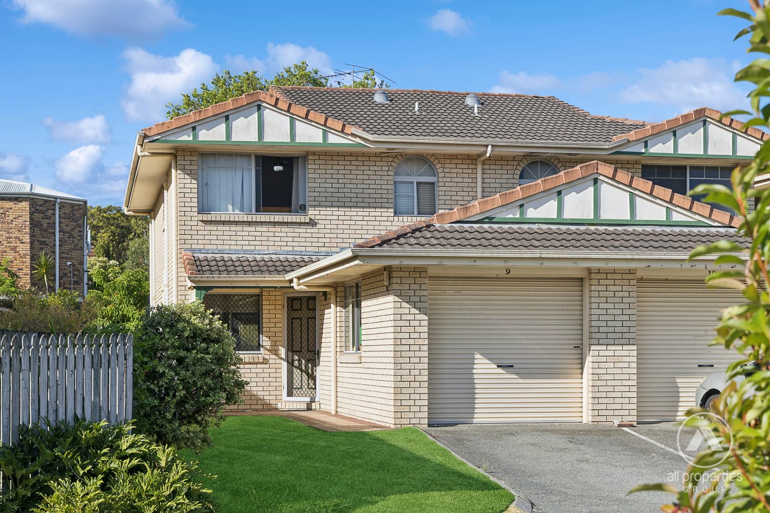 9/10 Lawrence Close, Robertson — photo 1 of 5