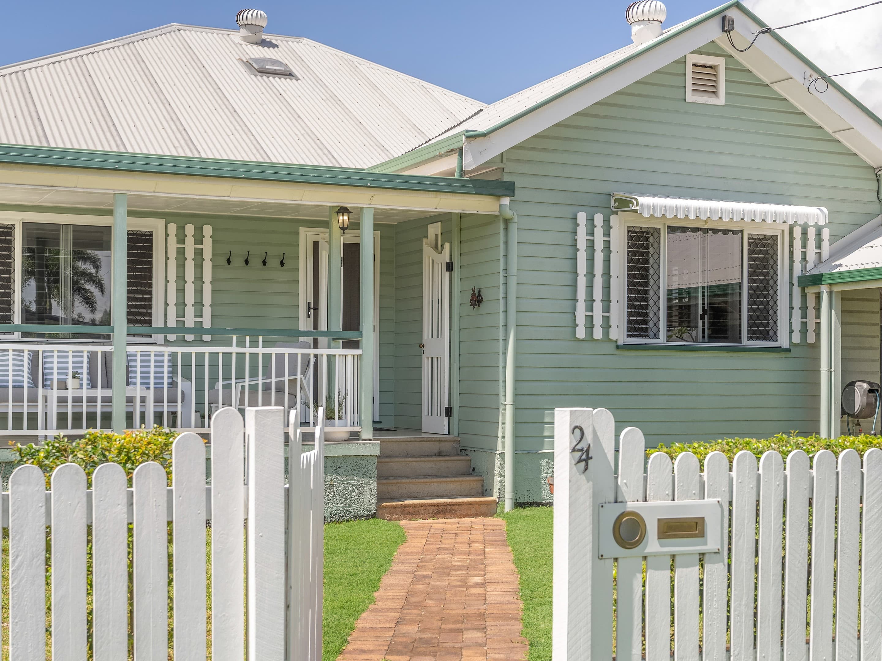 24 Twenty-Third Avenue, Brighton, Brighton — photo 1 of 5