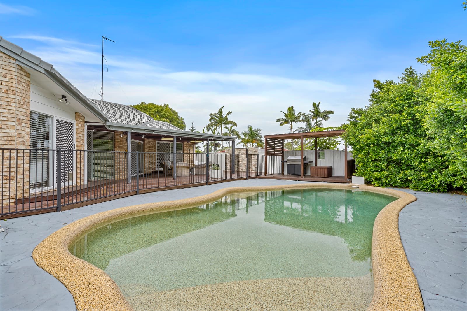 24 Von Nida Street, Parkwood - Image 1