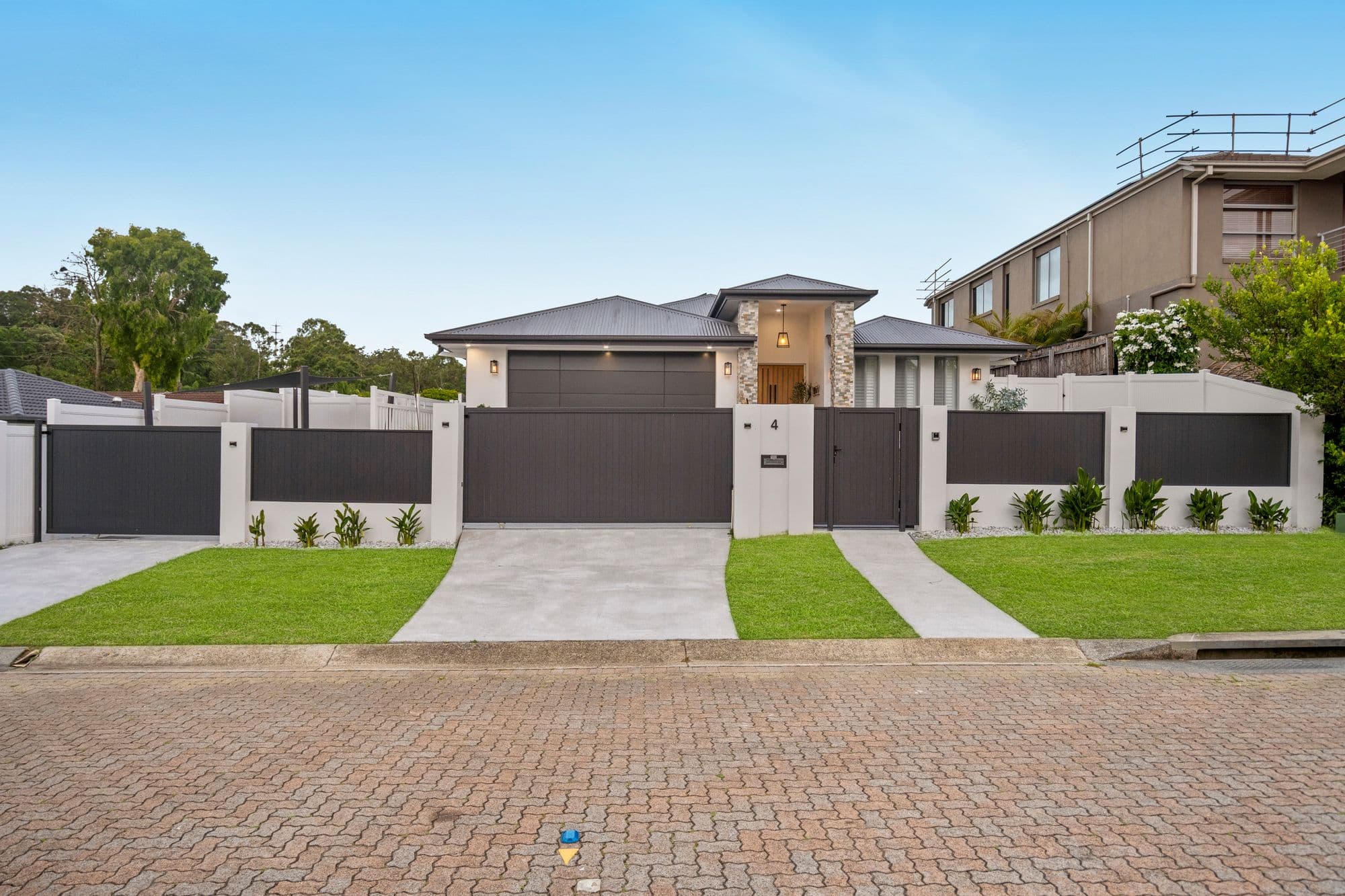 4 Riverbank Court, Ashmore - Image 1