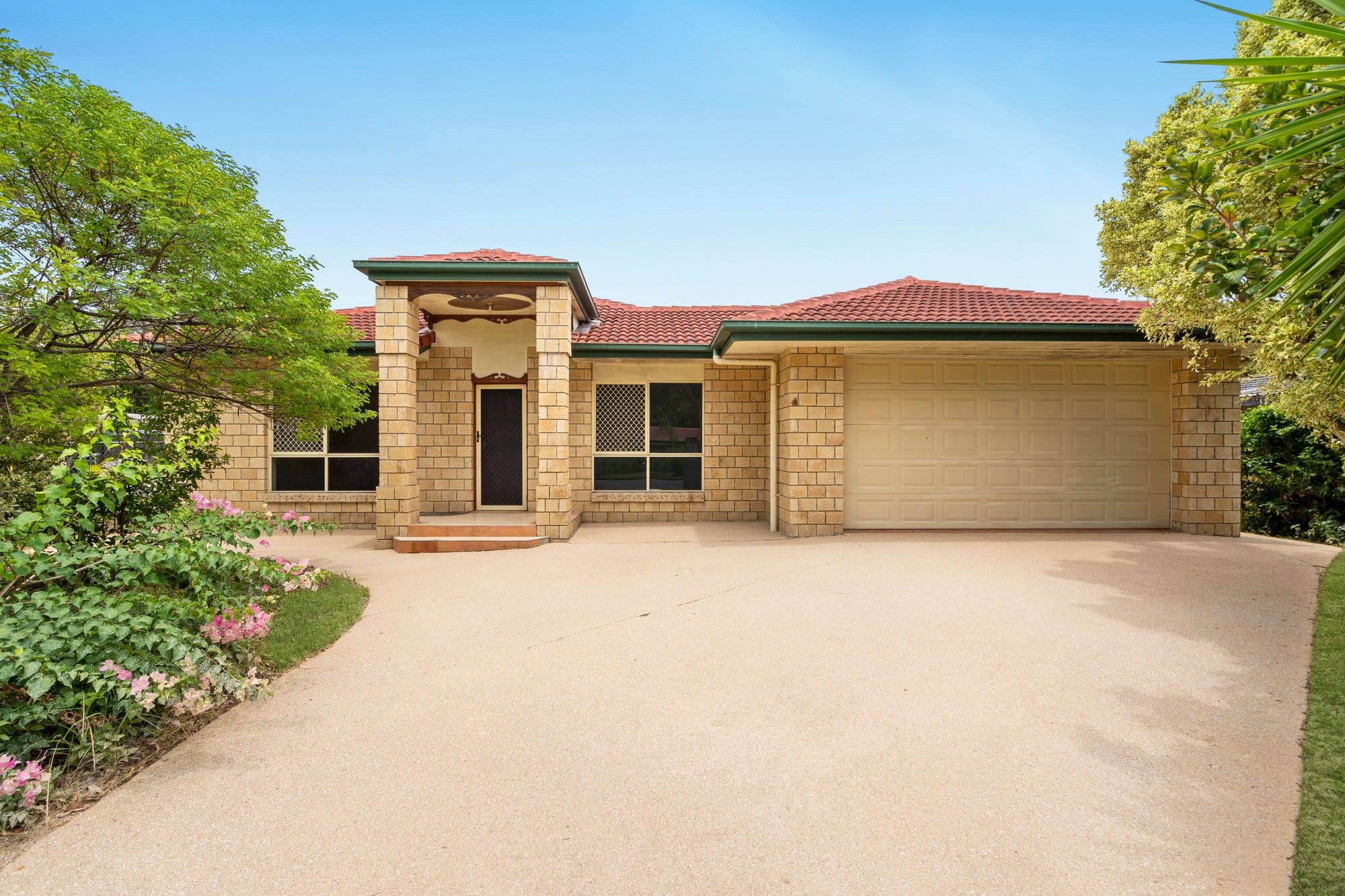 22 Keyes Street, Loganlea, Loganlea — photo 1 of 5