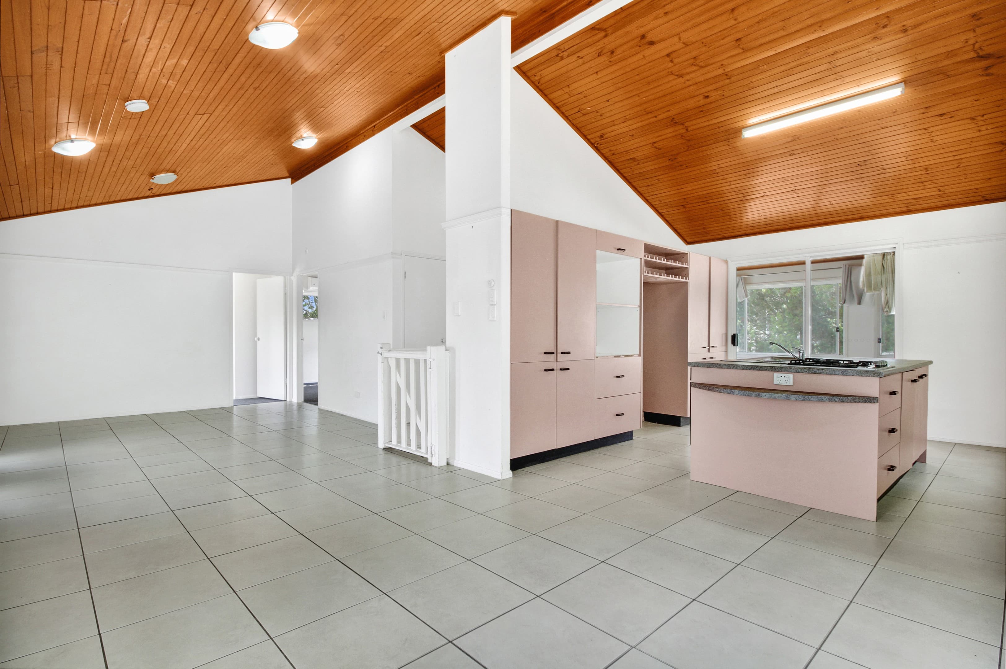 14 Alexander St, Macleay Island, Macleay Island — photo 1 of 5