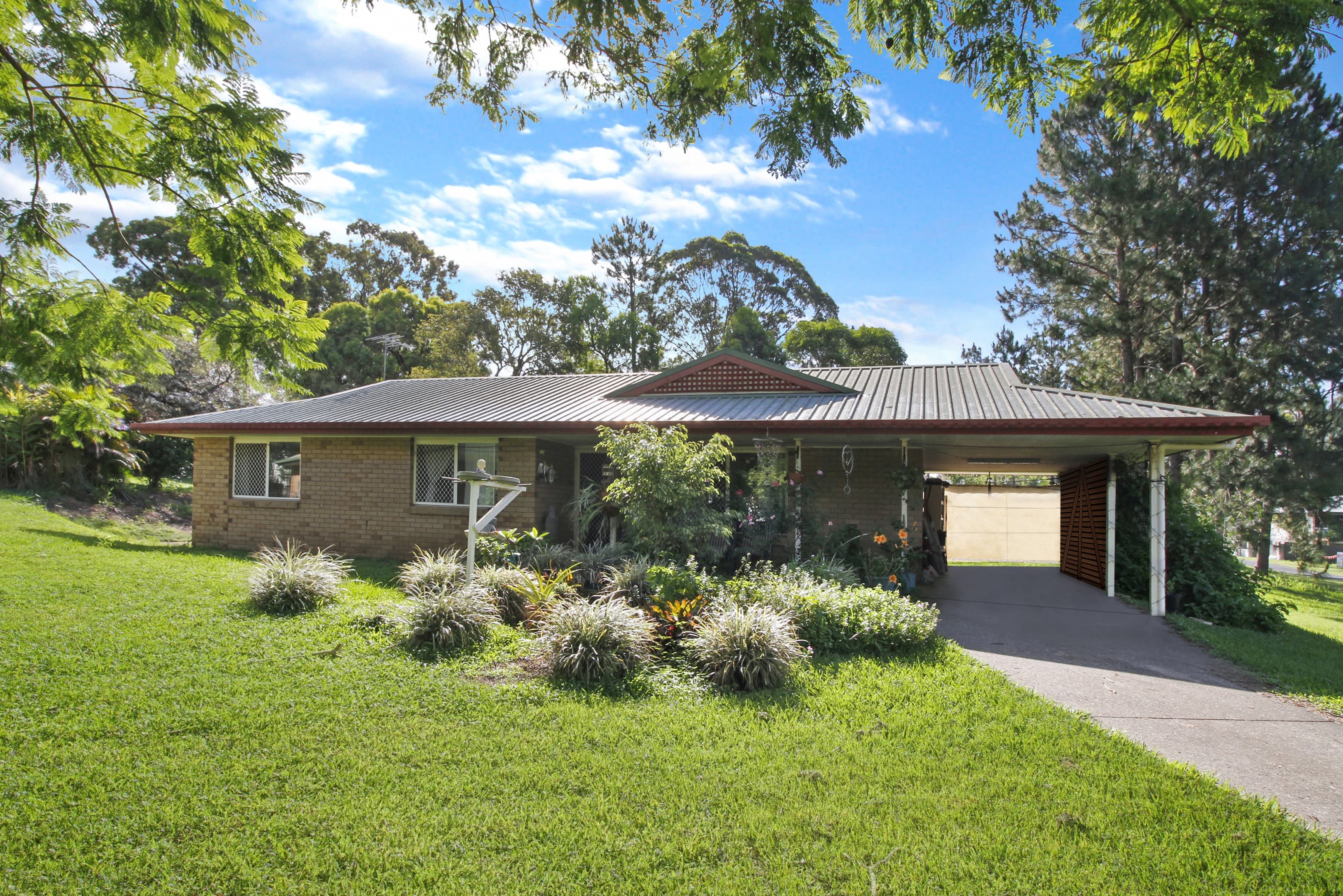 15 Lemontree Dr, Macleay Island
