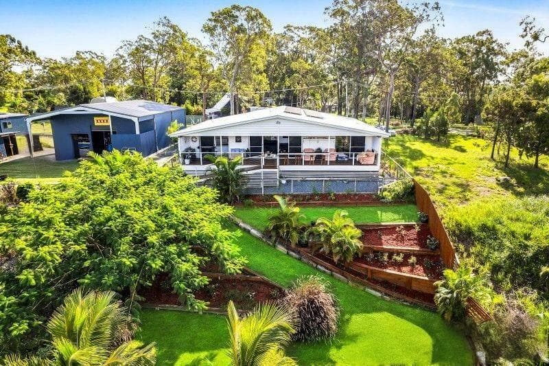 19 Blue Bay Cres, Macleay Island — photo 1 of 5