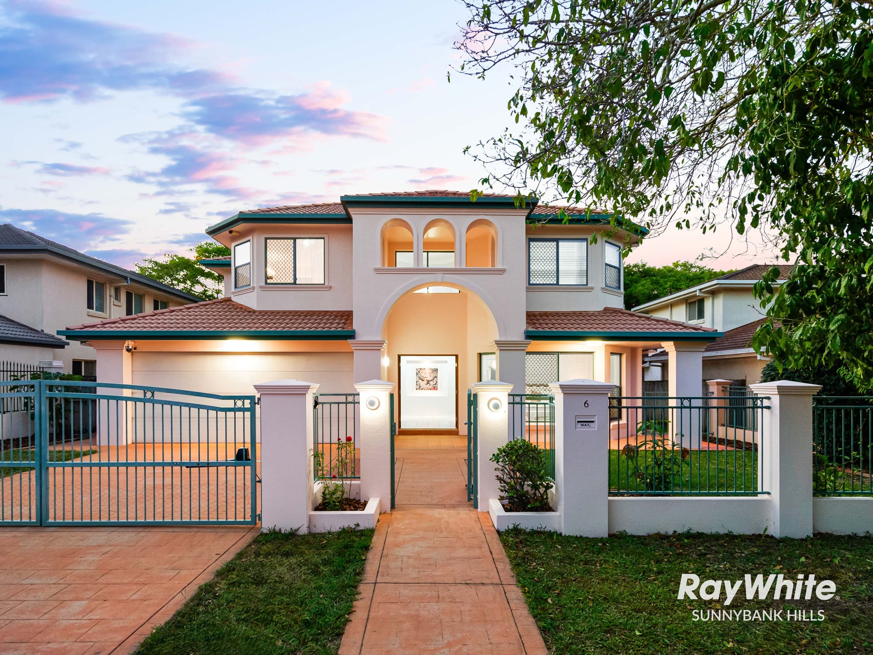 6 Cheltenham Close, Sunnybank Hills - Image 1