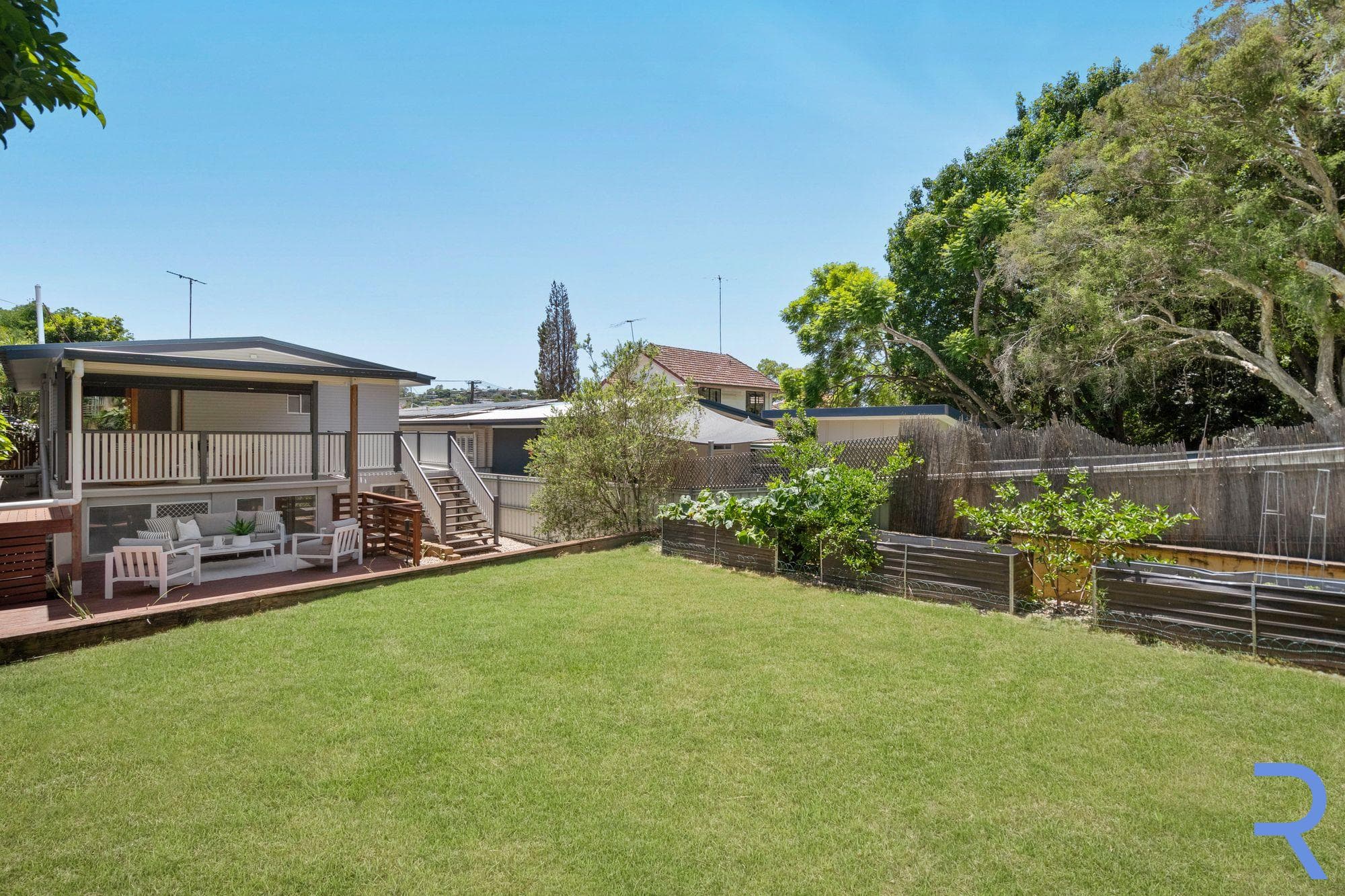 17 Iris Street, Holland Park West, Holland Park West — photo 1 of 5