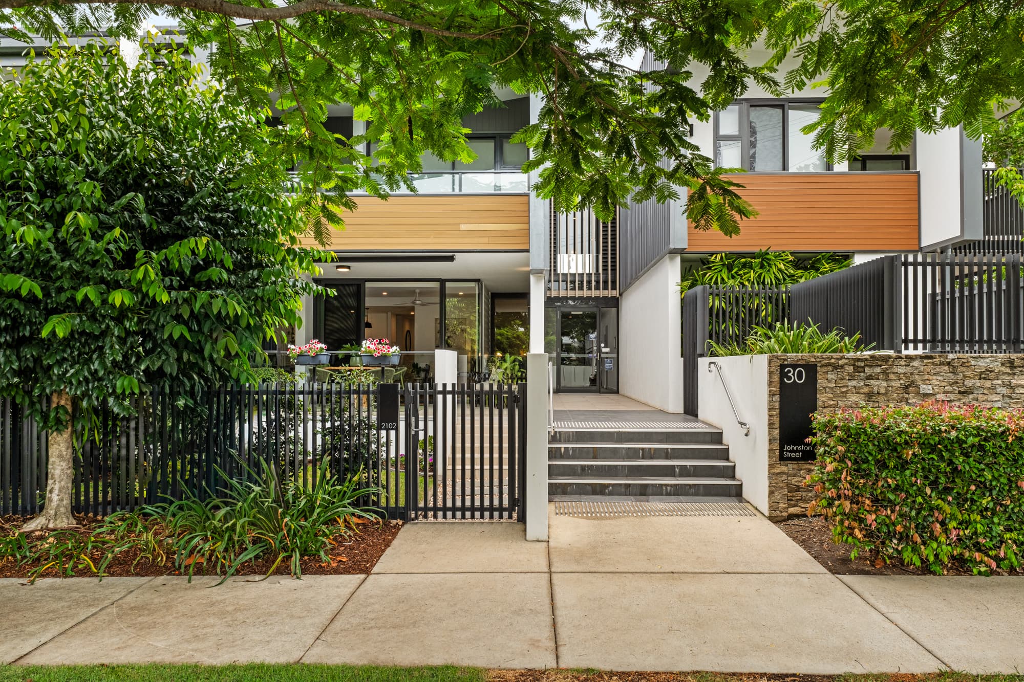 2102/30 Johnston Street, Bulimba, Bulimba — photo 1 of 5