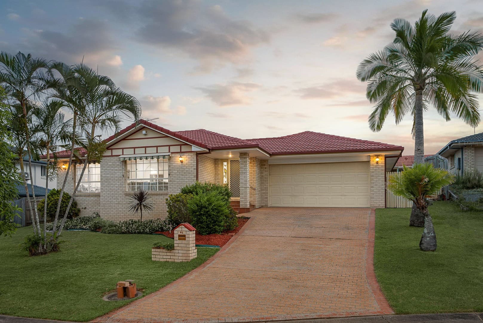 61 Hummingbird Crescent, Wishart, Wishart — photo 1 of 5