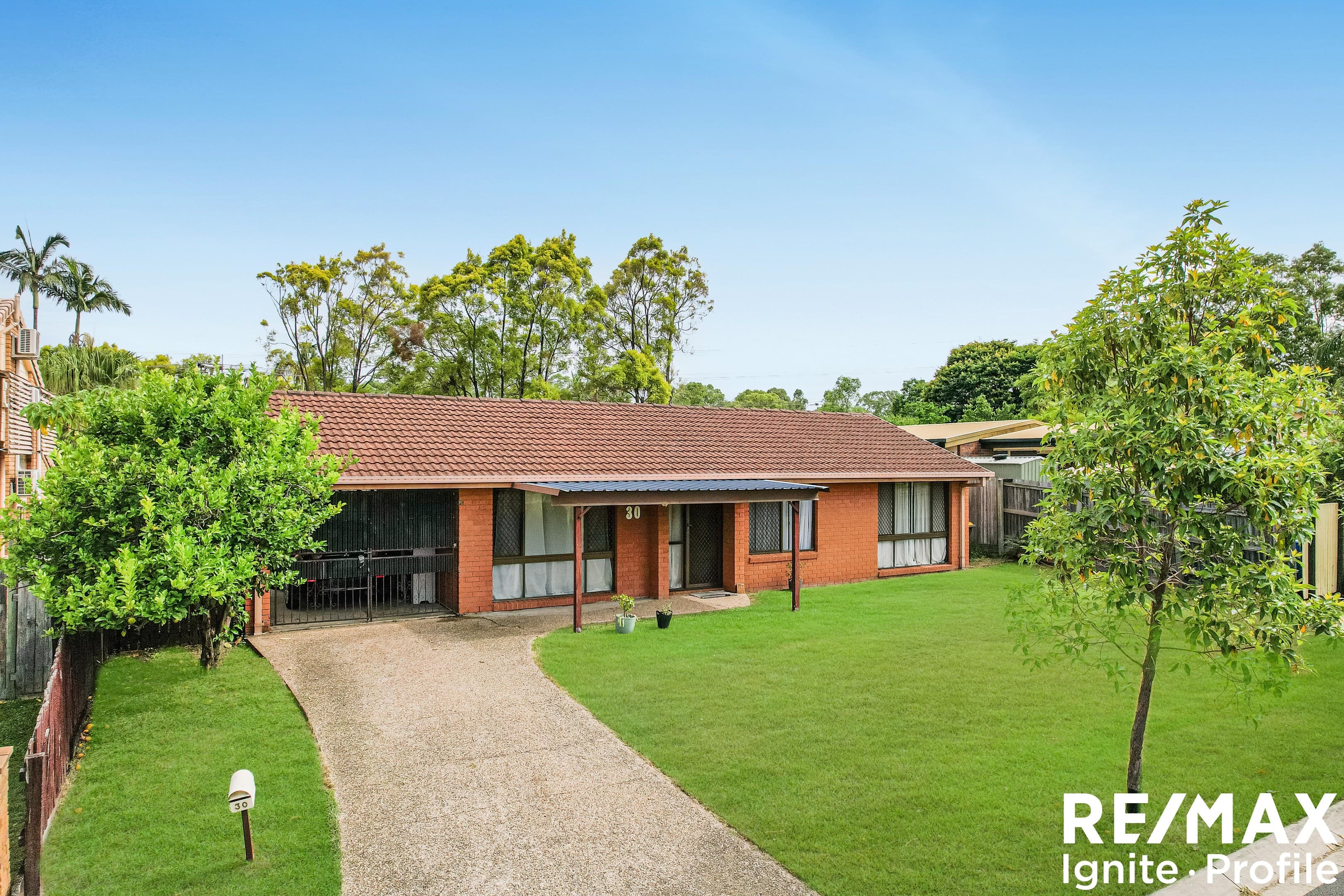 30 Paluna Street, Riverhills, Riverhills — photo 1 of 5