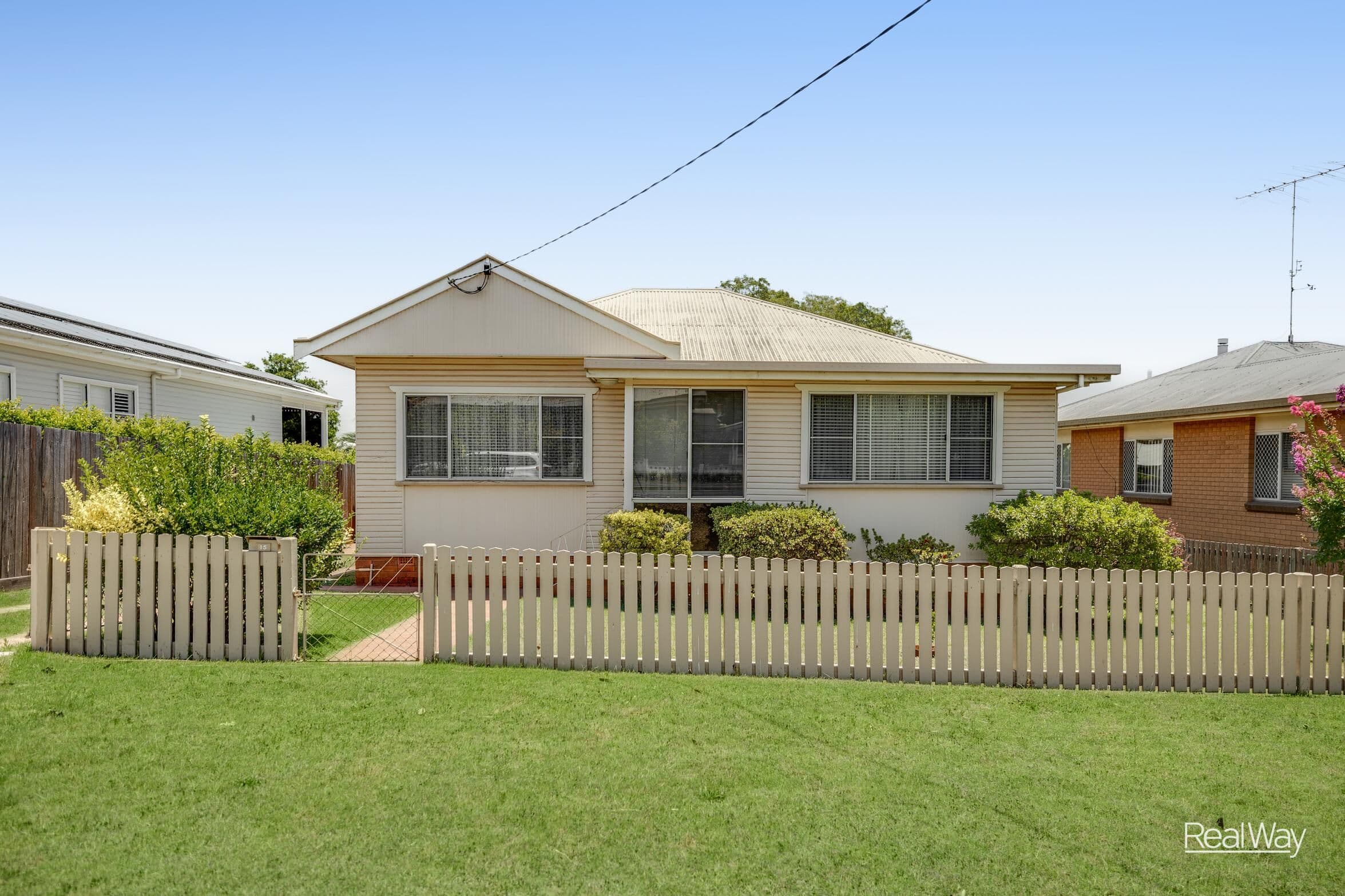 15 Llewellyn Street, Centenary Heights, Centenary Heights — photo 1 of 5