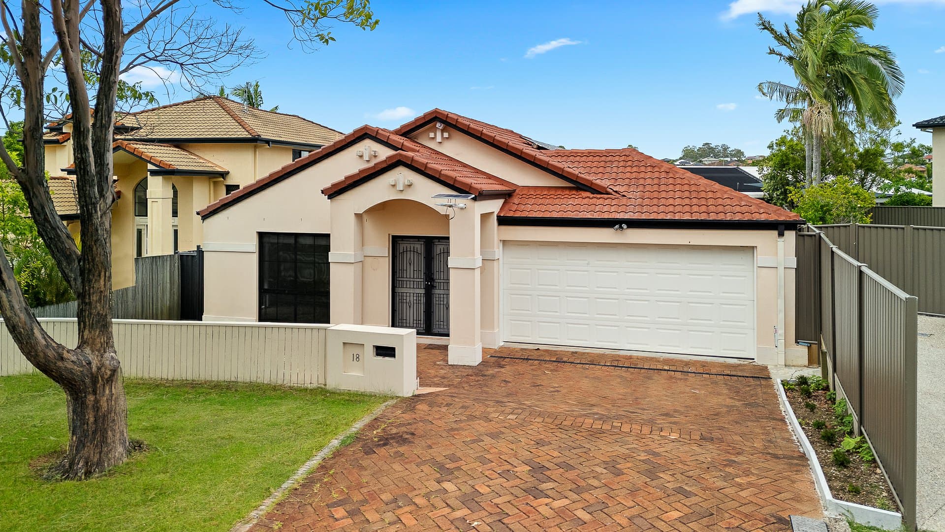 18 Brookland Court, Molendinar — photo 1 of 5