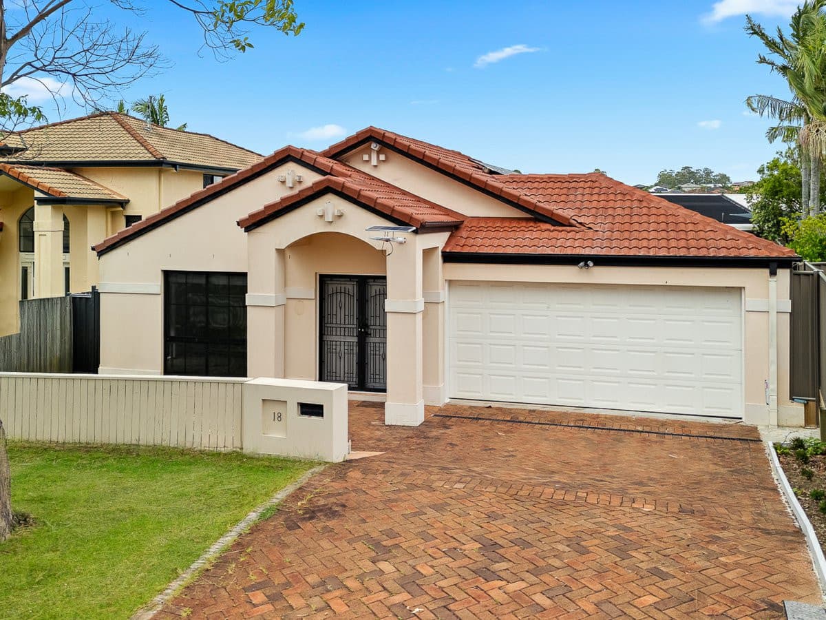 18 Brookland Court, Molendinar, Molendinar — photo 1 of 10