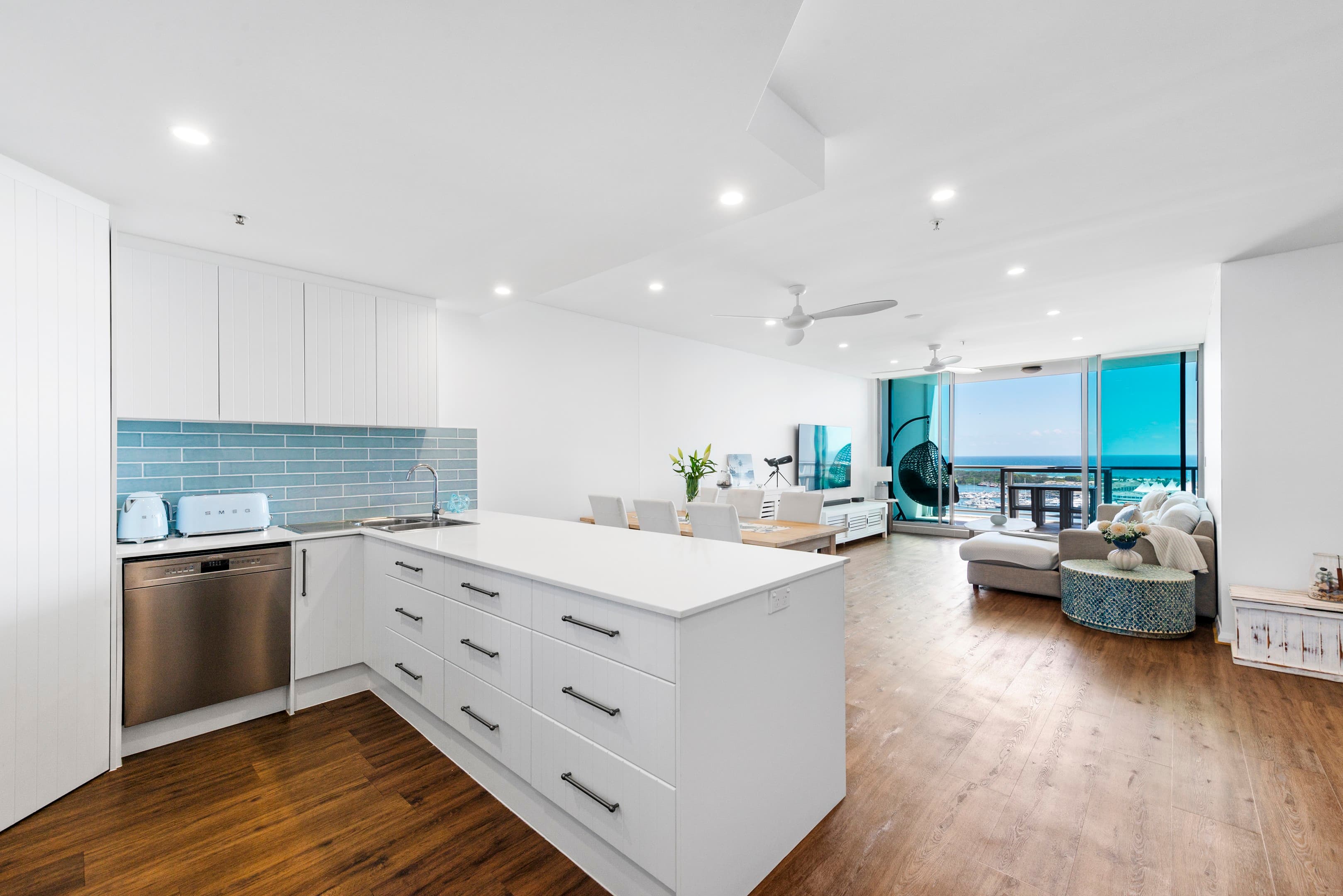 2408/1 Como Crescent, Southport, Southport — photo 1 of 5