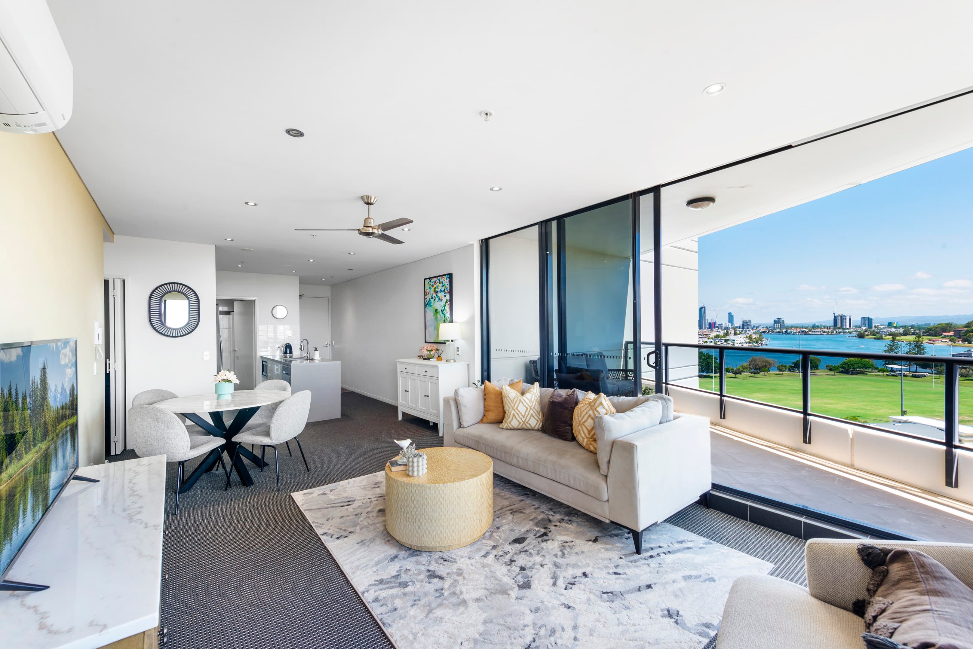 1209/2 Aqua Street, Southport, Southport — photo 1 of 5