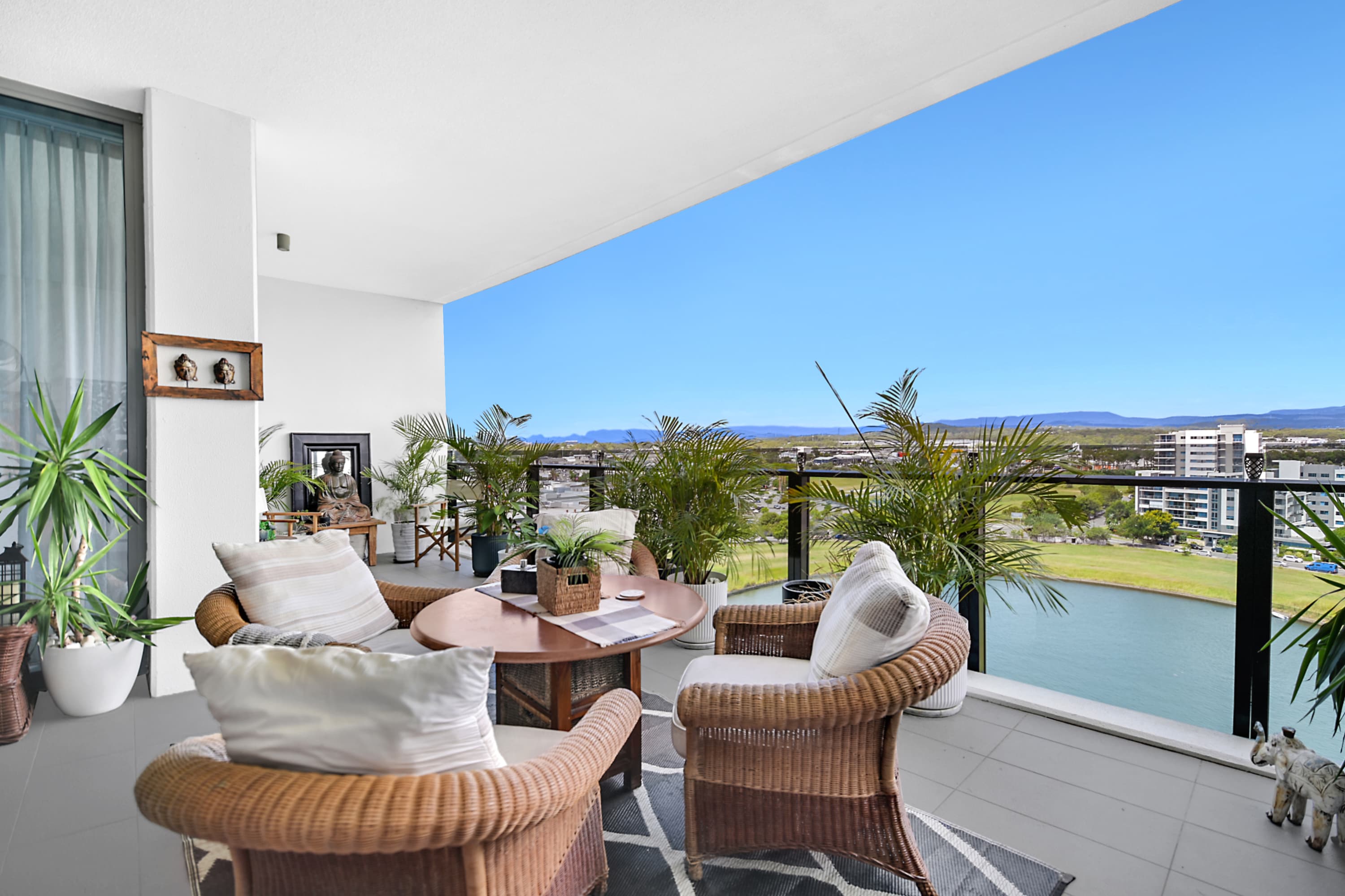 21106/25 East Quay Drive, Biggera Waters, Biggera Waters — photo 1 of 5