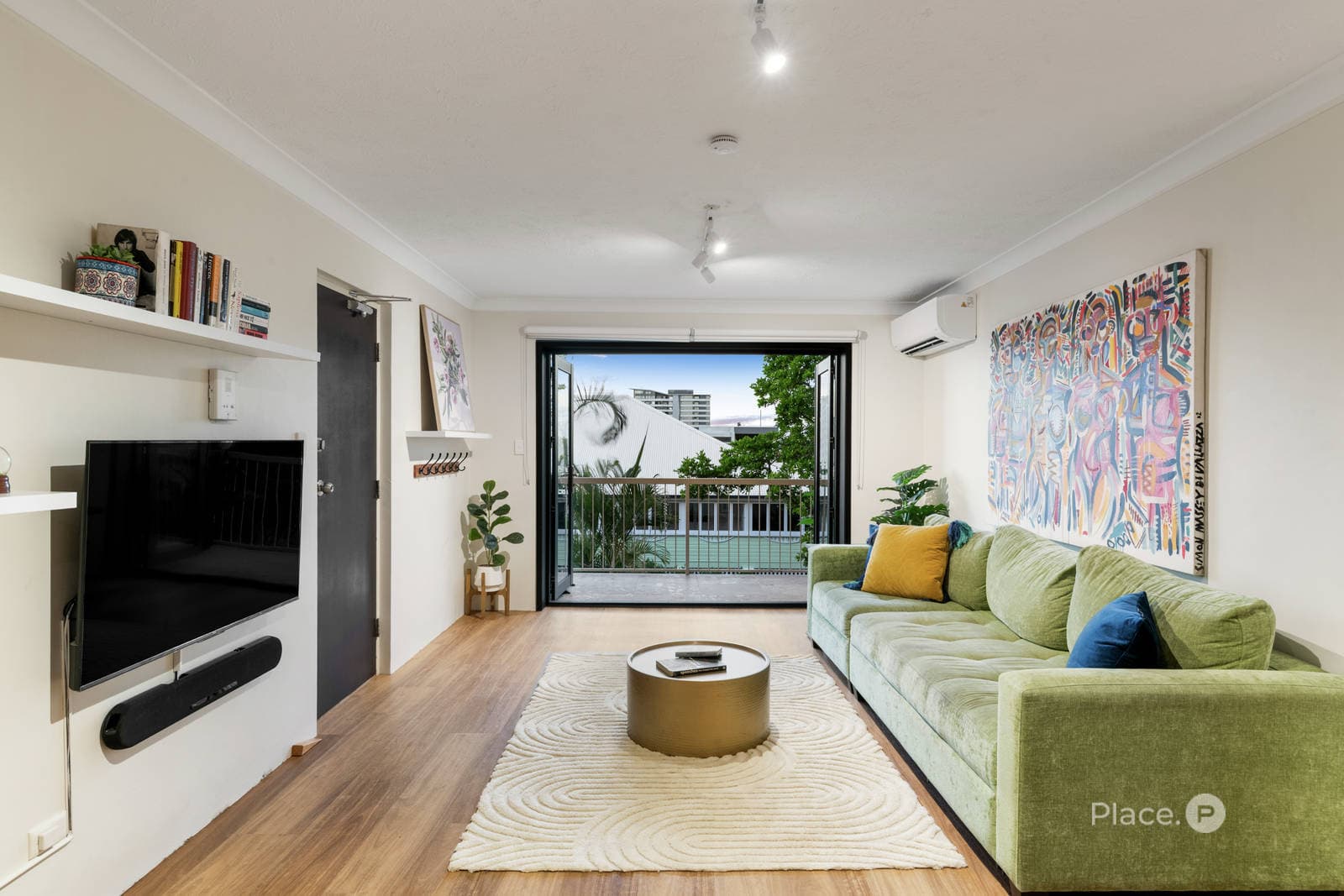 1/233 Cavendish Road, Coorparoo, Coorparoo — photo 1 of 5