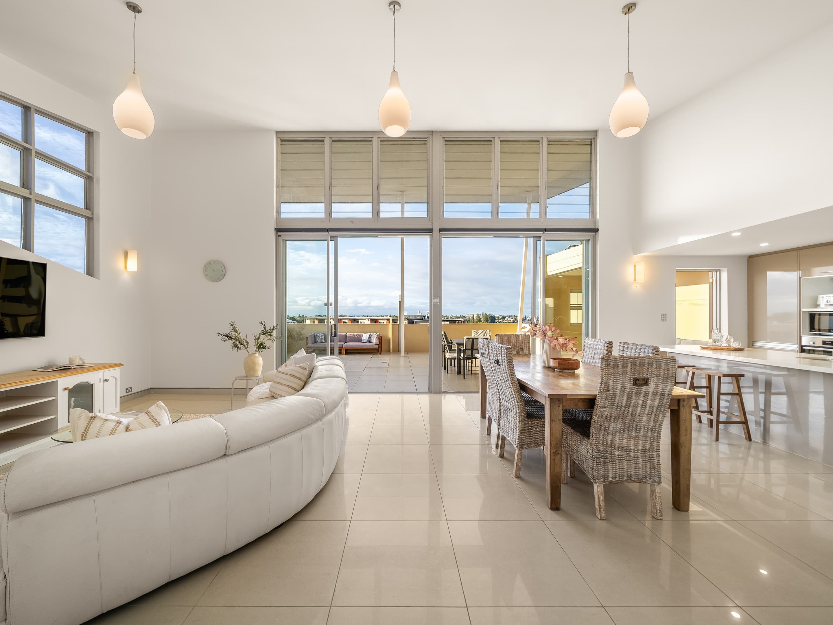 39/83 Marine Parade, Redcliffe - Image 1