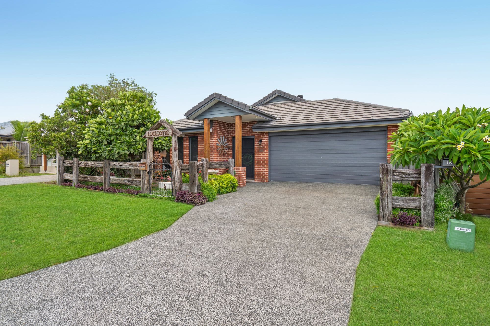 17 Adelaide Crescent, Ormeau Hills — photo 1 of 5