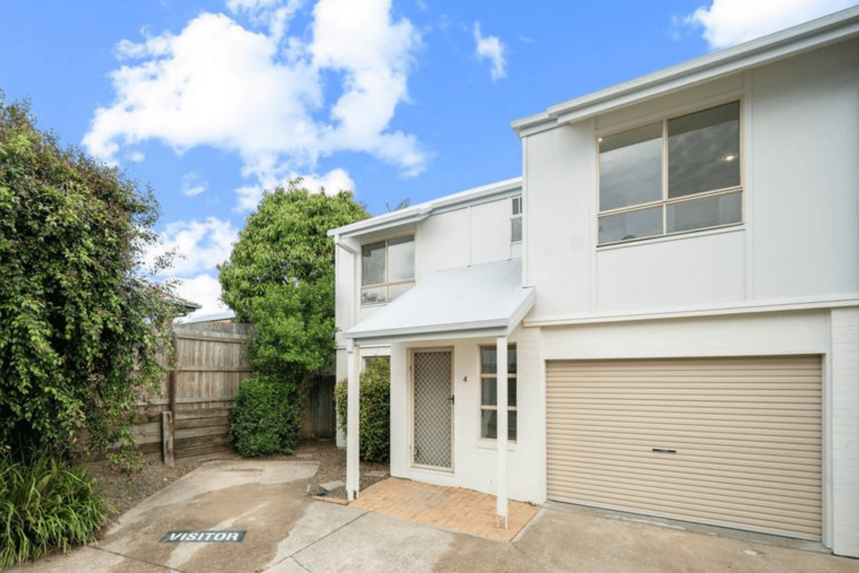 4/11 Oakmont Avenue, Oxley — photo 1 of 5