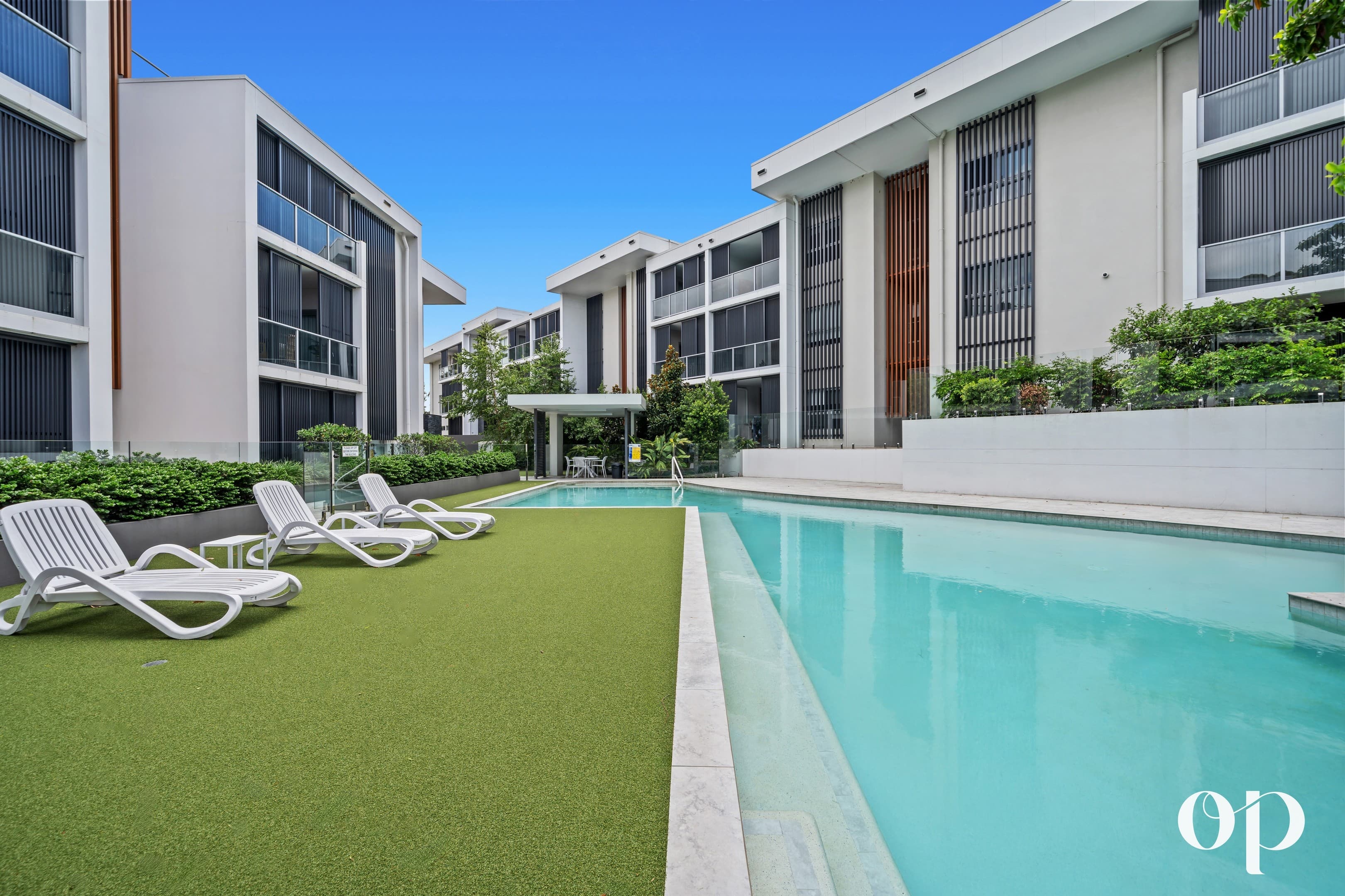 32/30 Careel Close, Helensvale, Helensvale — photo 1 of 5