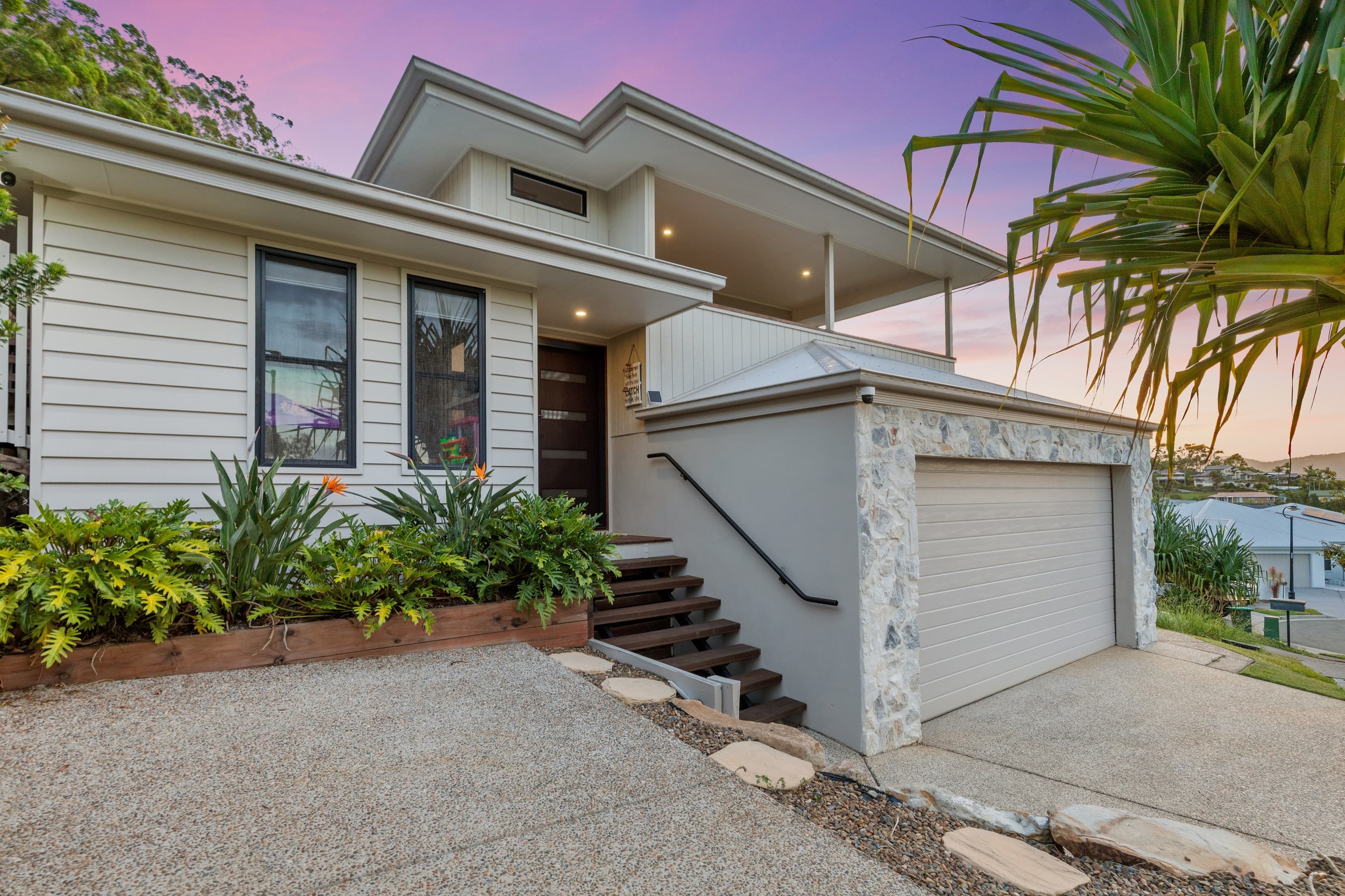 27 Barlee Court, Elanora, Elanora — photo 1 of 5