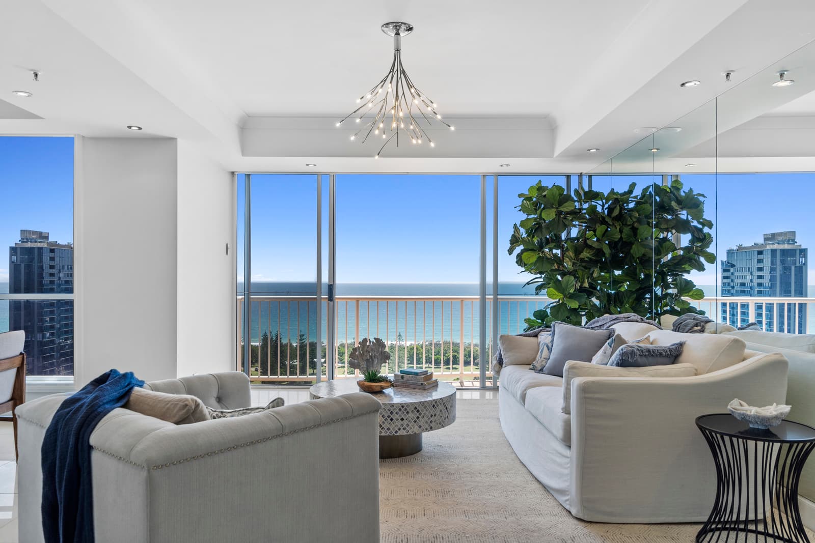 2182/2633 Gold Coast Highway, Broadbeach - Image 1