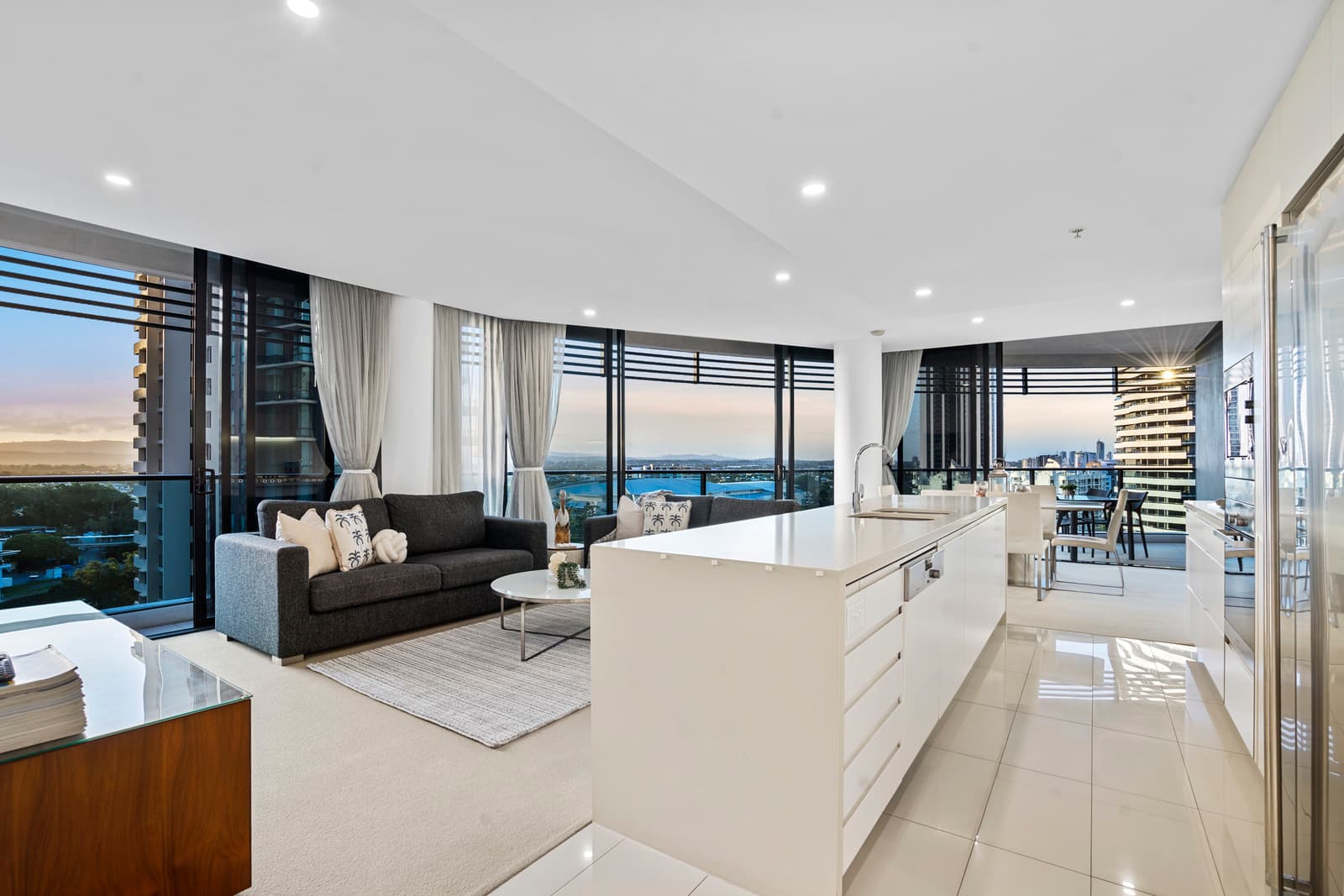 21102/21 Elizabeth Avenue, Broadbeach, Broadbeach — photo 1 of 5