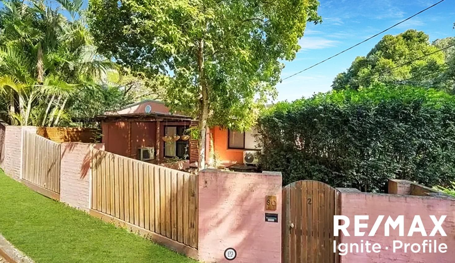 2/80 Hebe Street, Bardon — photo 1 of 5