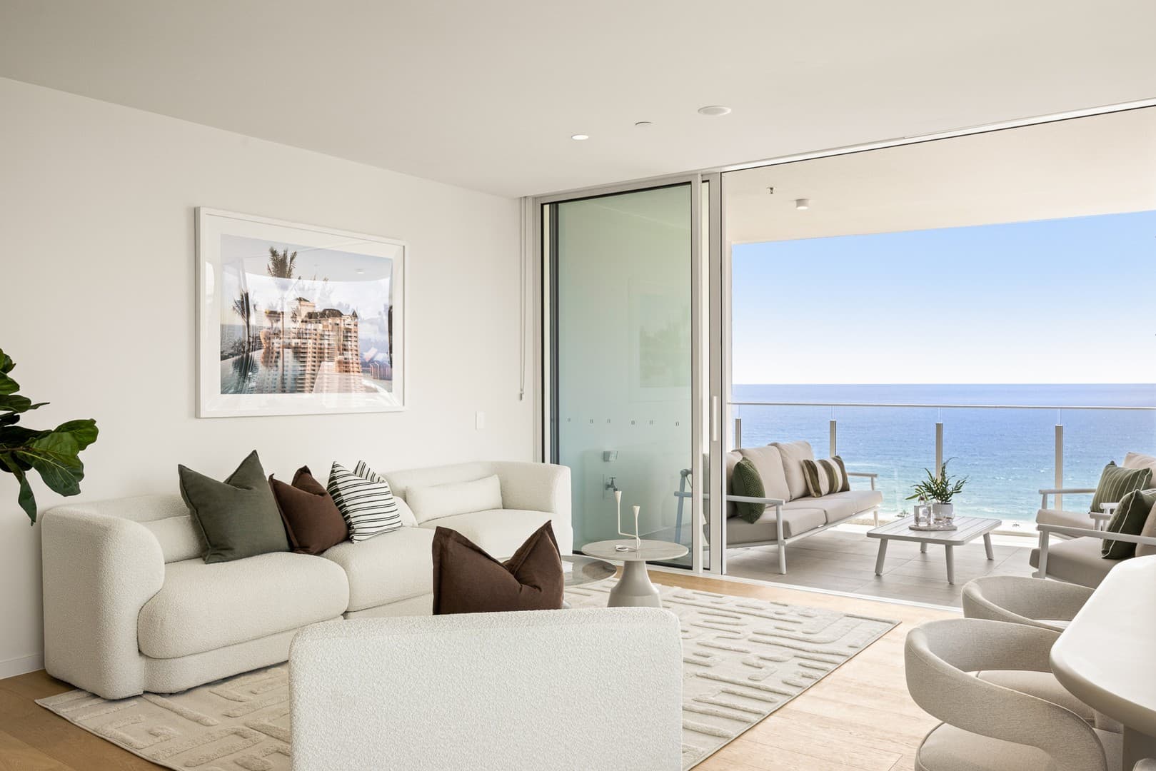 2303/4-6 Rosewood Avenue, Broadbeach, Broadbeach — photo 1 of 5