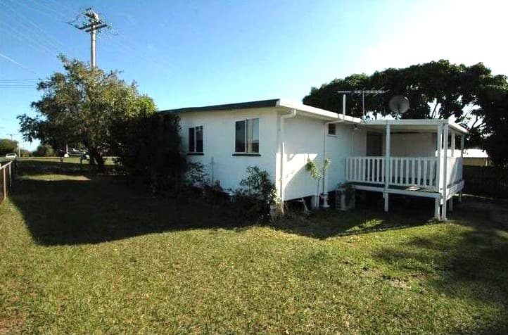 314 Elizabeth Avenue, Clontarf - Image 1