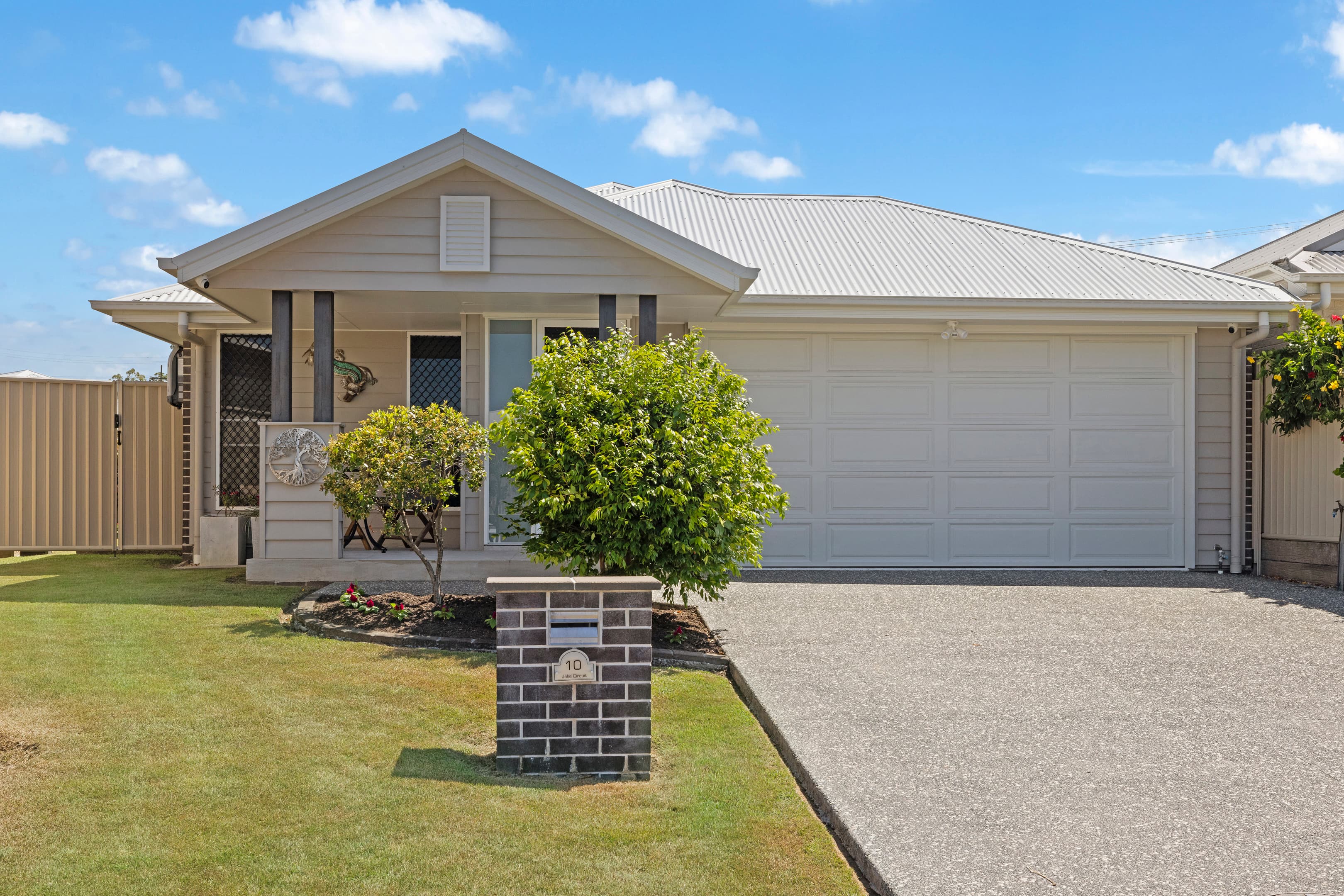 10 Jake Circuit, Redland Bay, Redland Bay — photo 1 of 5