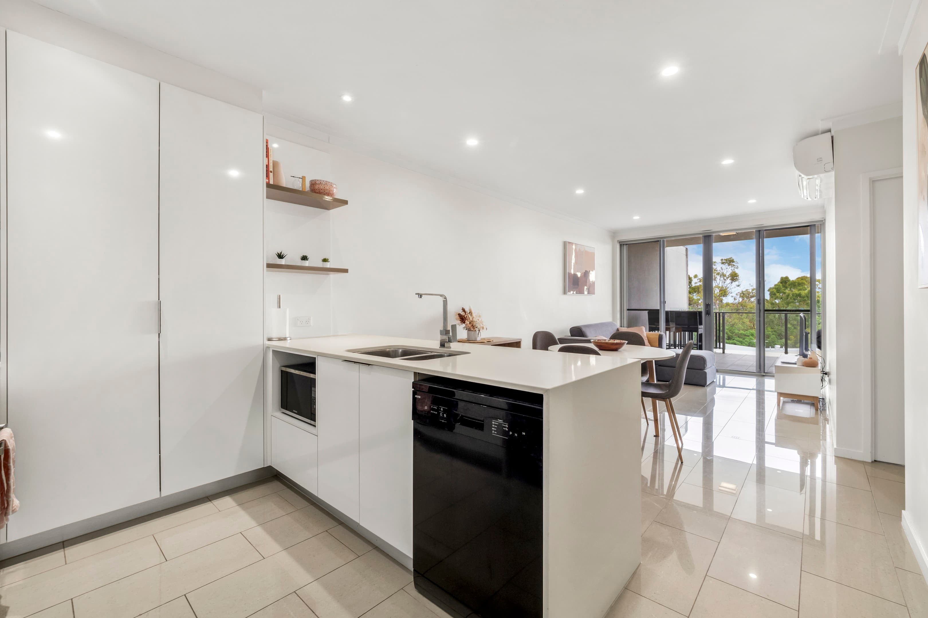 2205/8 Lochaber Street, Dutton Park, Dutton Park — photo 1 of 5