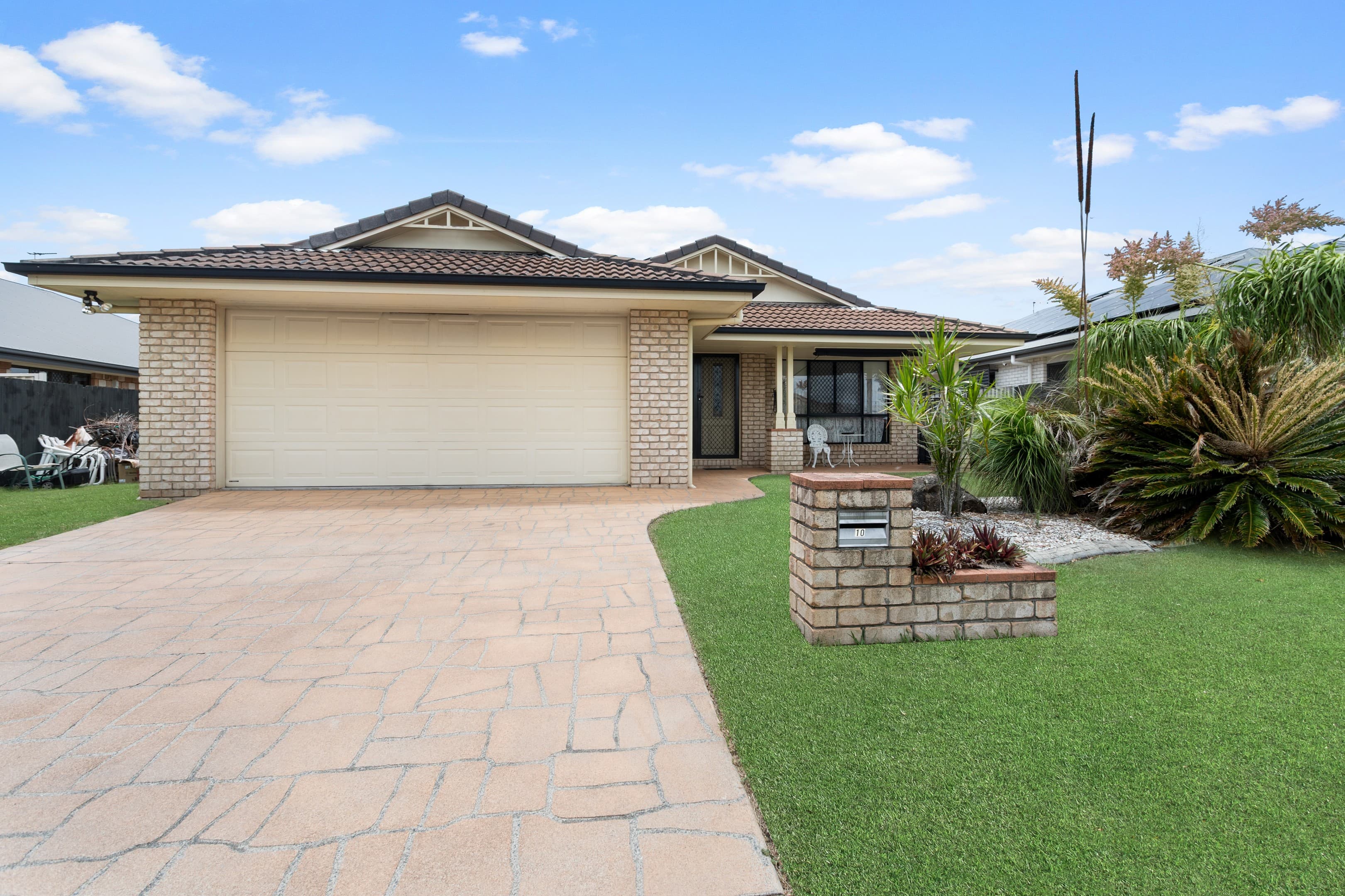 10 Dysart Street, Rothwell, Rothwell — photo 1 of 5