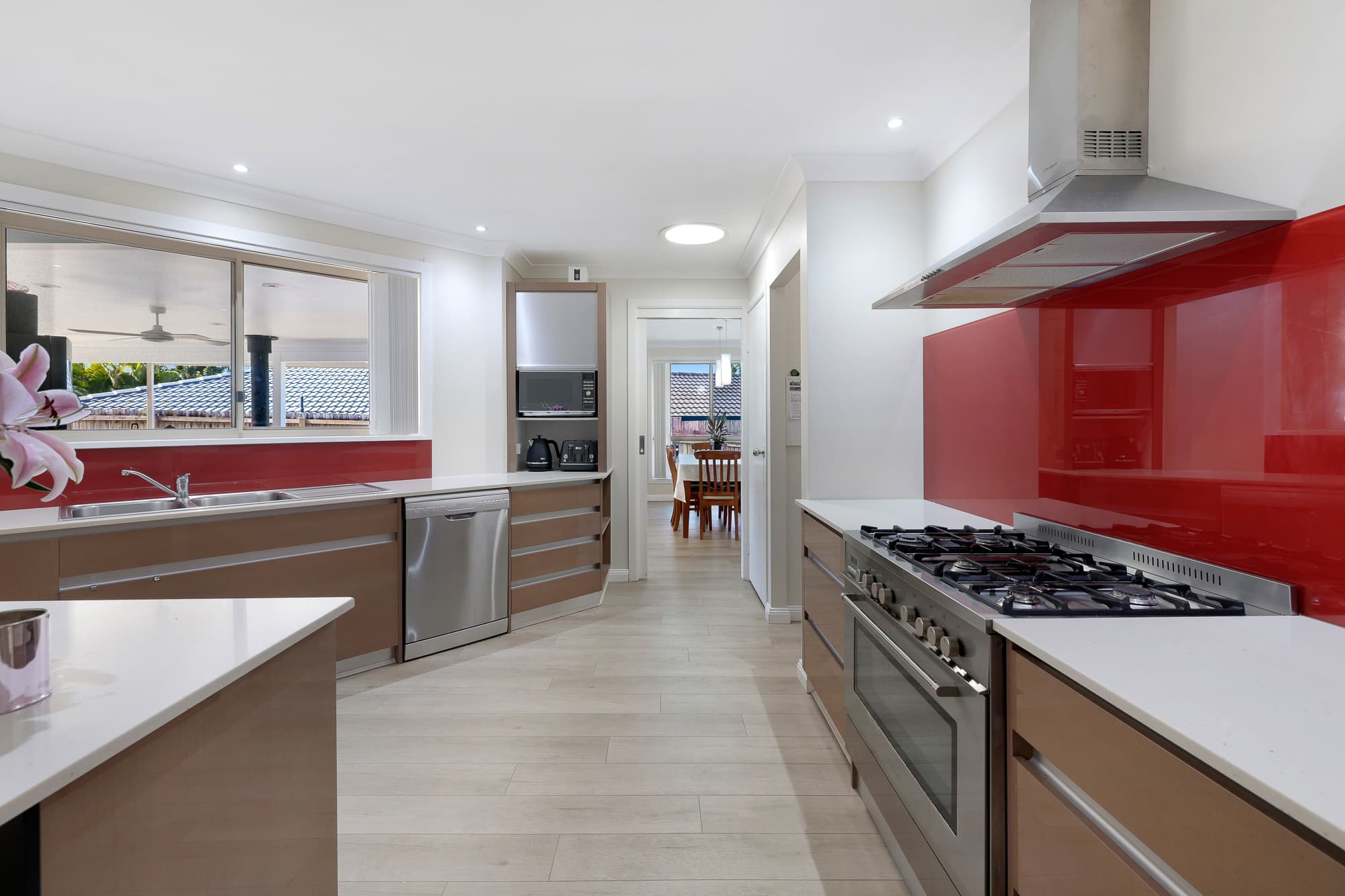 27 Hastings Crescent, Carrara, Carrara — photo 1 of 5