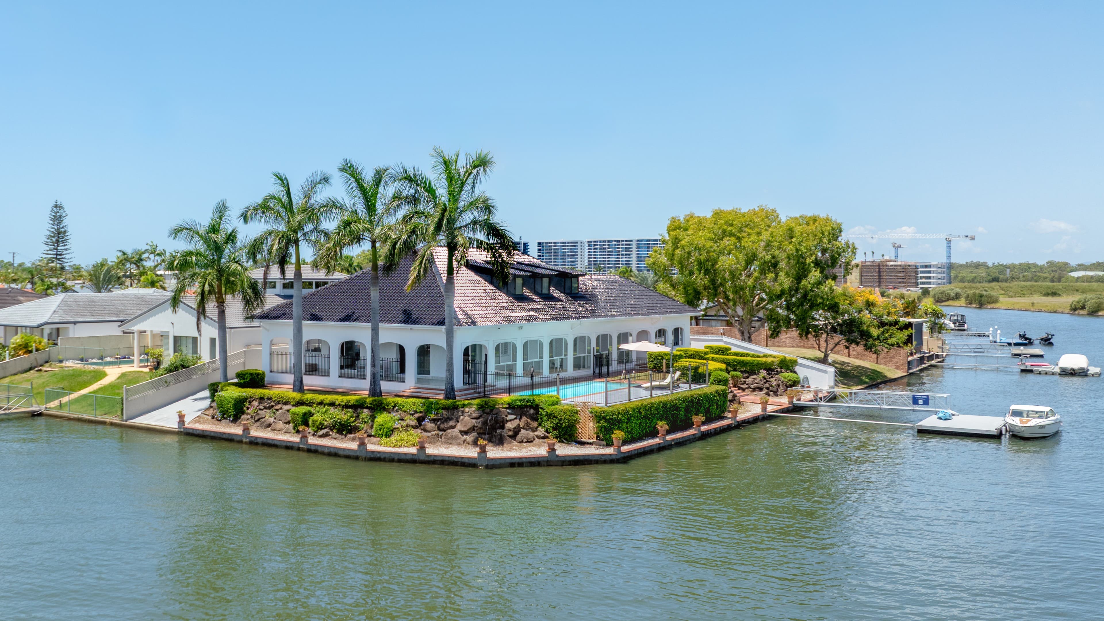 18 Grand Canal Way, Runaway Bay — photo 1 of 5