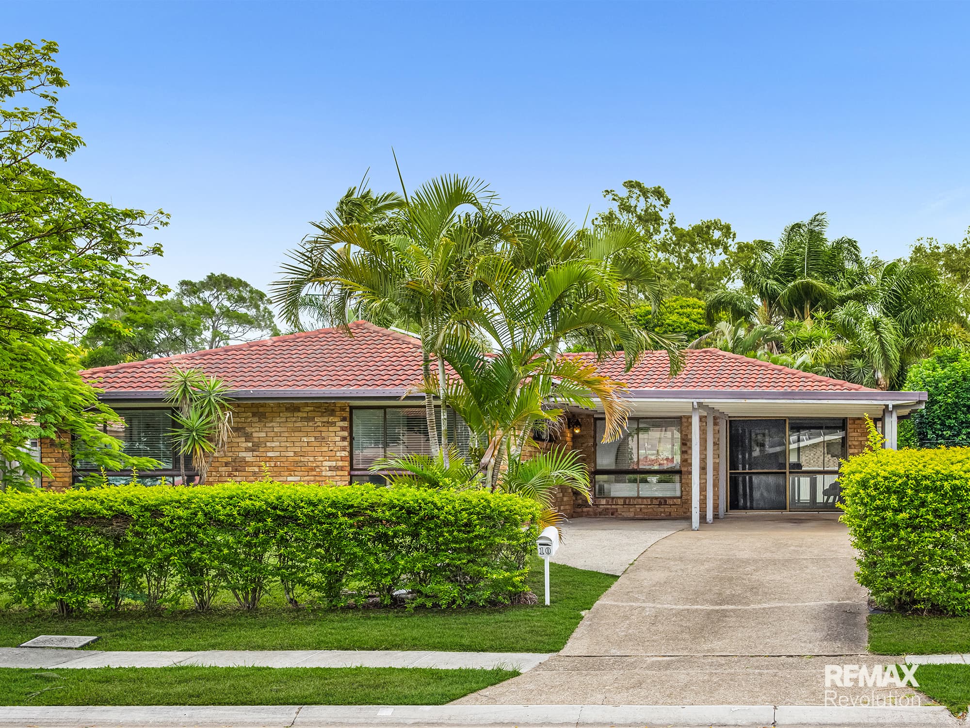 10 Winthrop Street, Wishart, Wishart — photo 1 of 5
