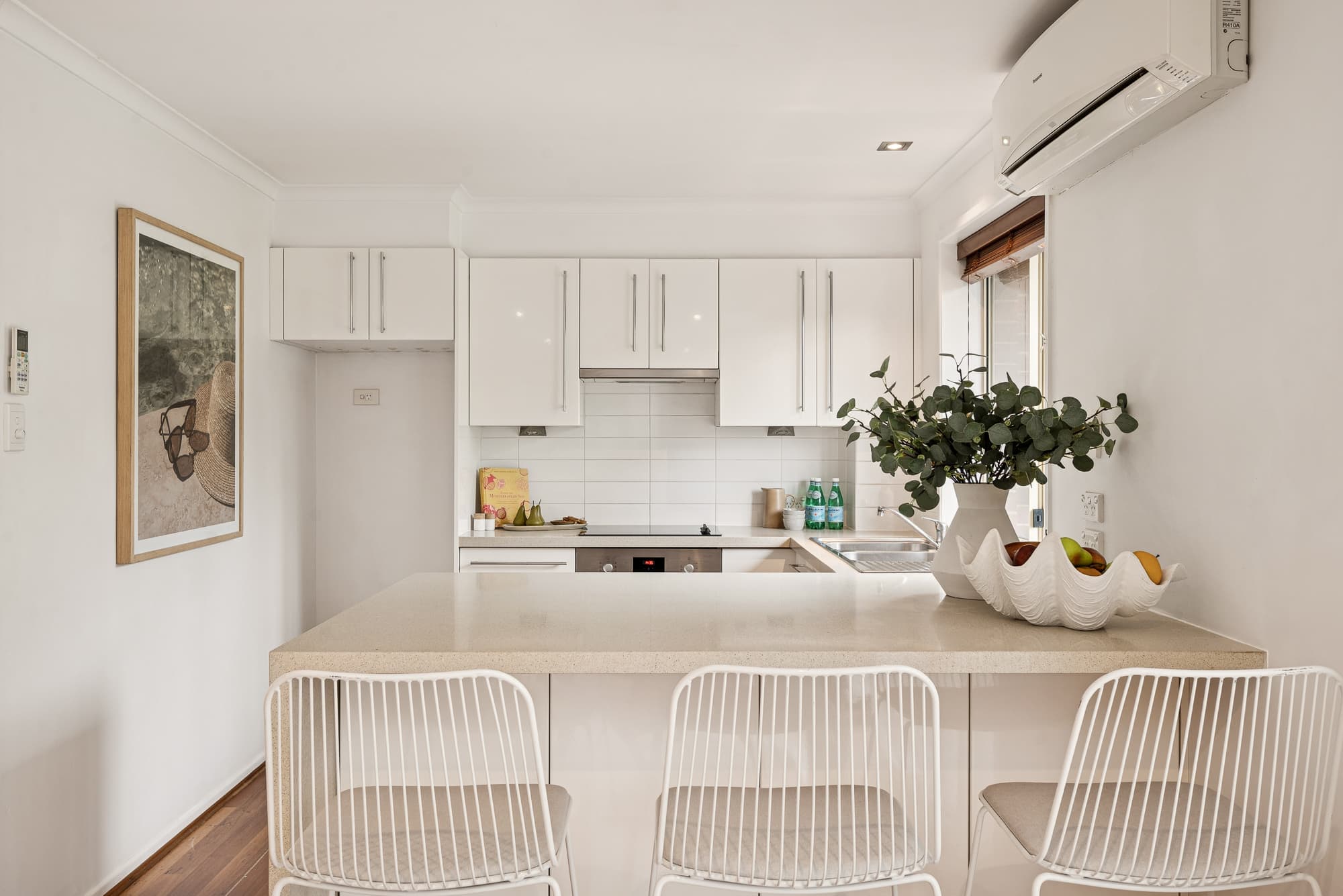 8/9 Jerdanefield Road, St Lucia, St Lucia — photo 1 of 5