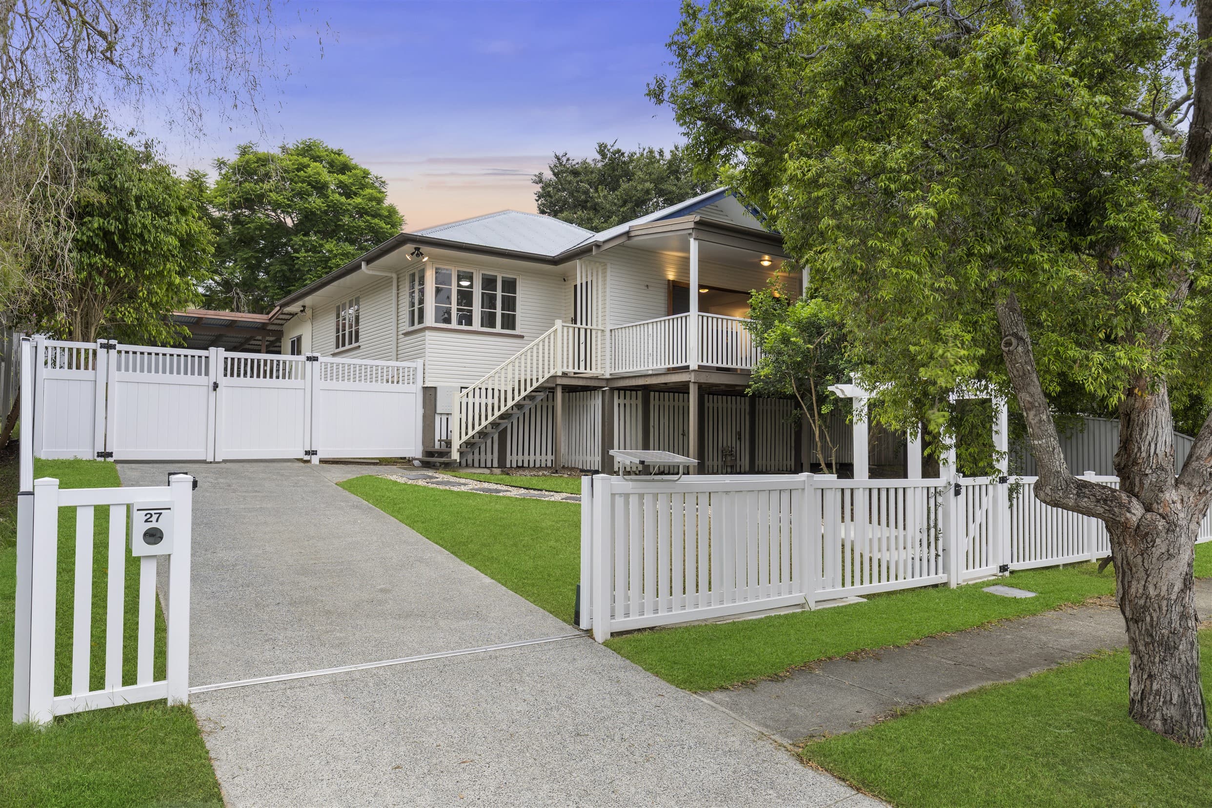 27 Barber Street, Keperra, Keperra — photo 1 of 5