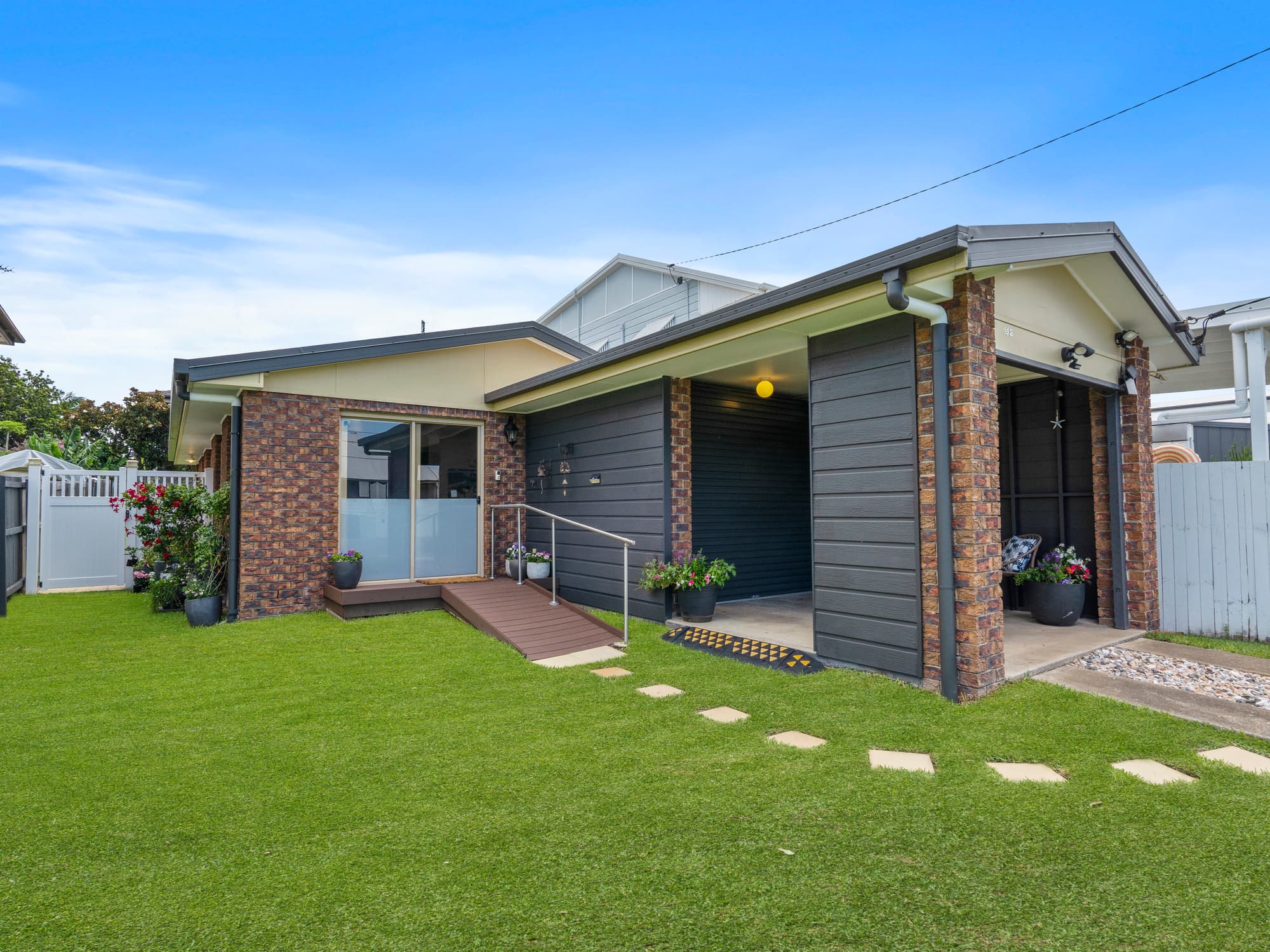 15 Grattan Terrace, Wynnum, Wynnum — photo 1 of 5