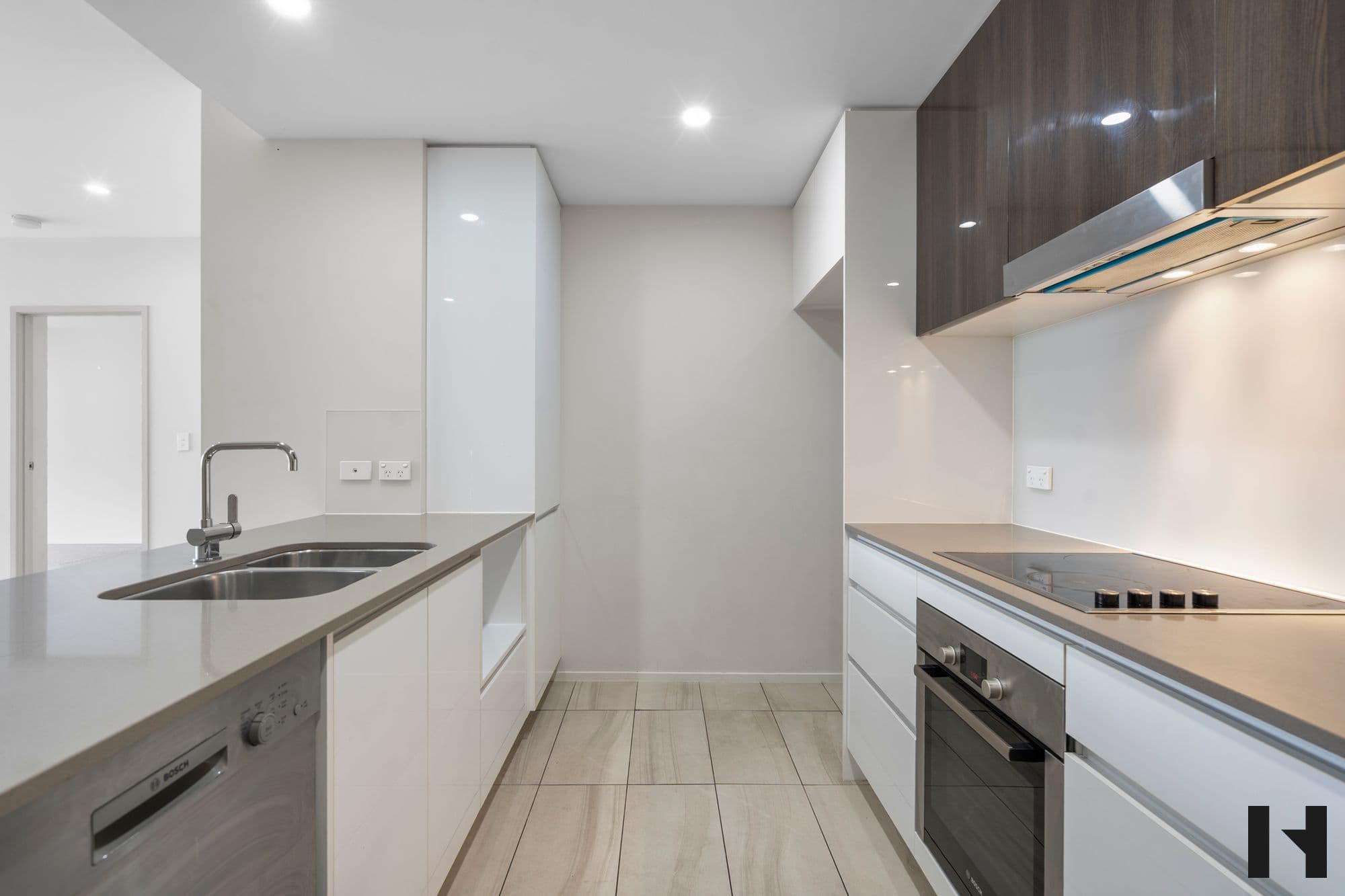 72/8 Hunt Street, Hamilton, Hamilton — photo 1 of 5