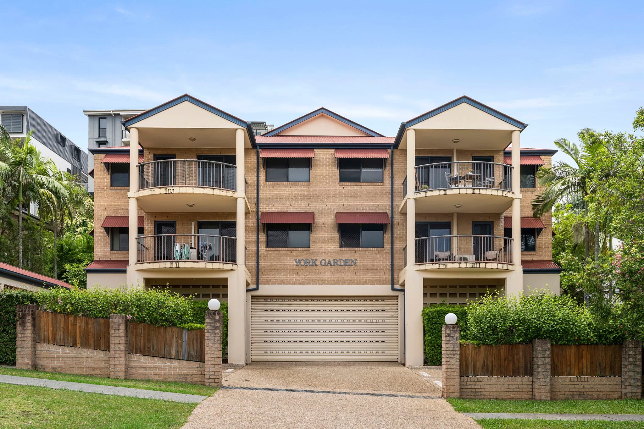 2/54 York Street, Indooroopilly, Indooroopilly — photo 1 of 5