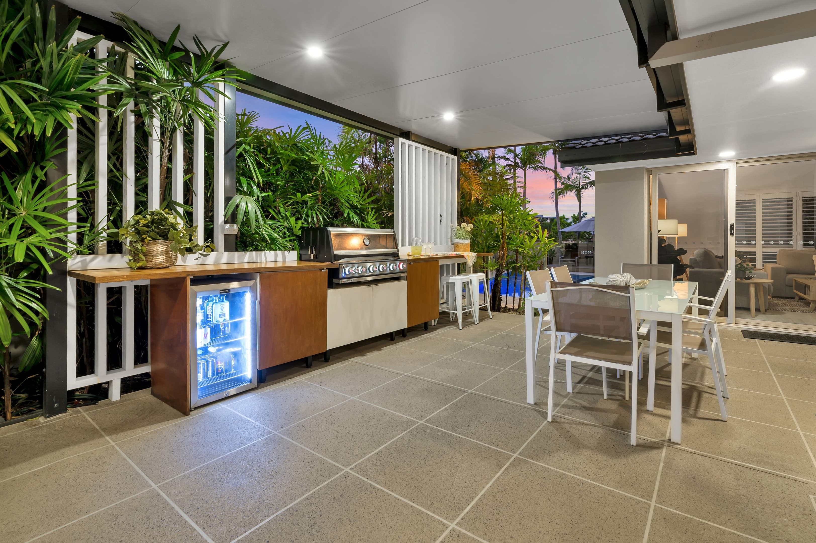 8 Bon Aire Court, Clear Island Waters, Clear Island Waters — photo 1 of 5