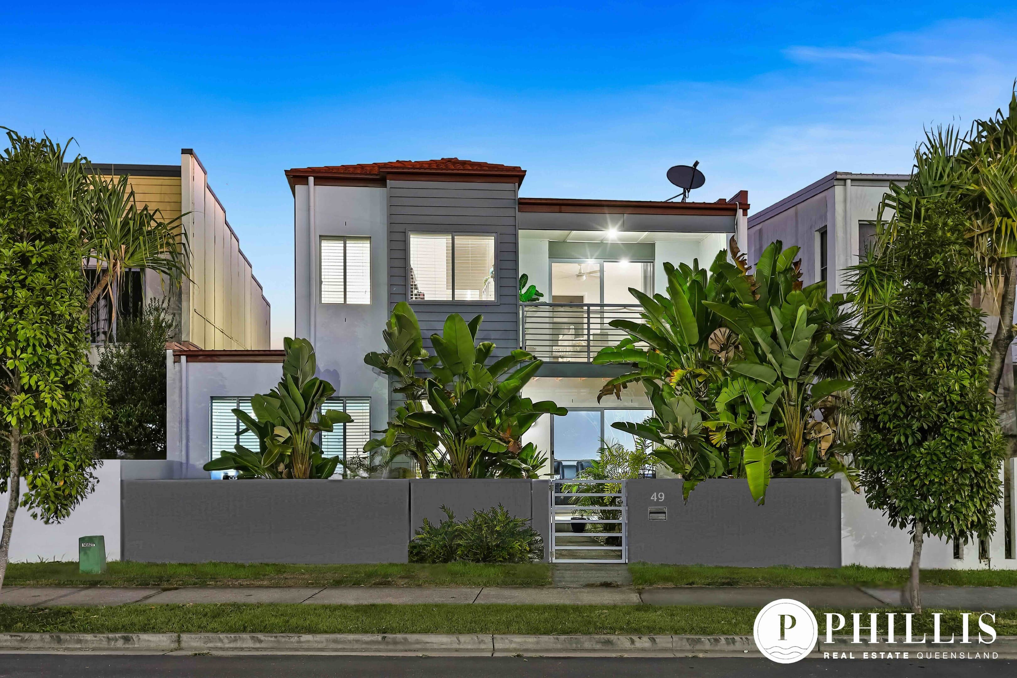49 Sickle Avenue, Hope Island, Hope Island — photo 1 of 5