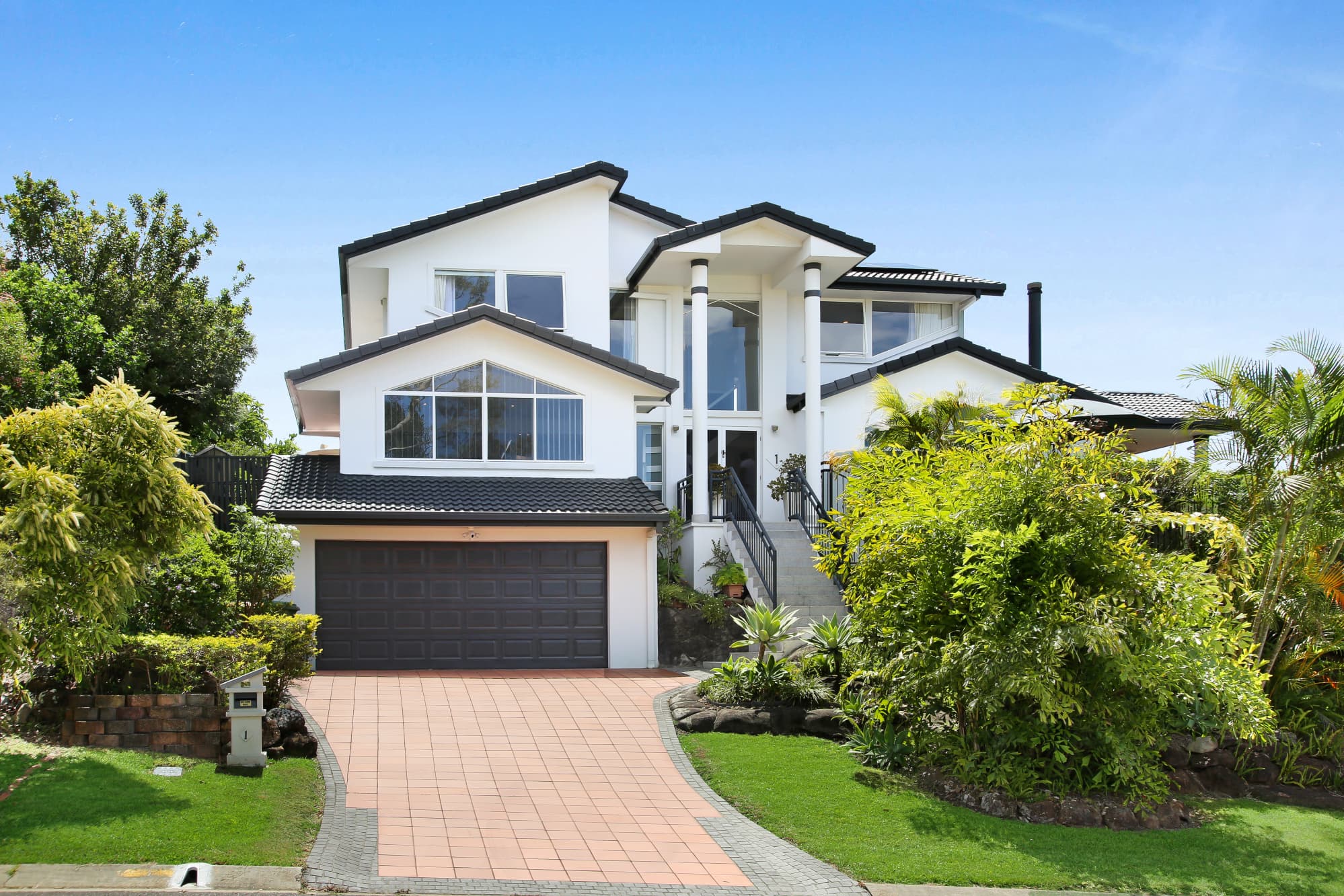 1 Ridgewood Court, Burleigh Waters, Burleigh Waters — photo 1 of 5